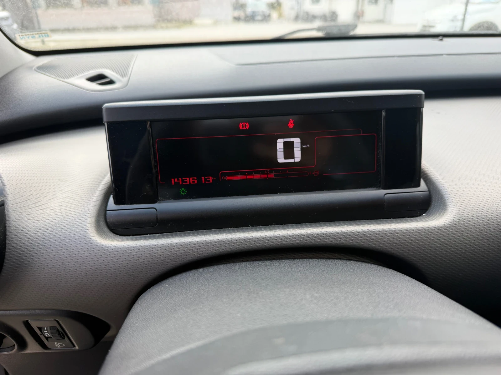 Citroen C4 Cactus 1.6d/100hp/NAVI/EVRO6/, снимка 8 - Автомобили и джипове - 53760023