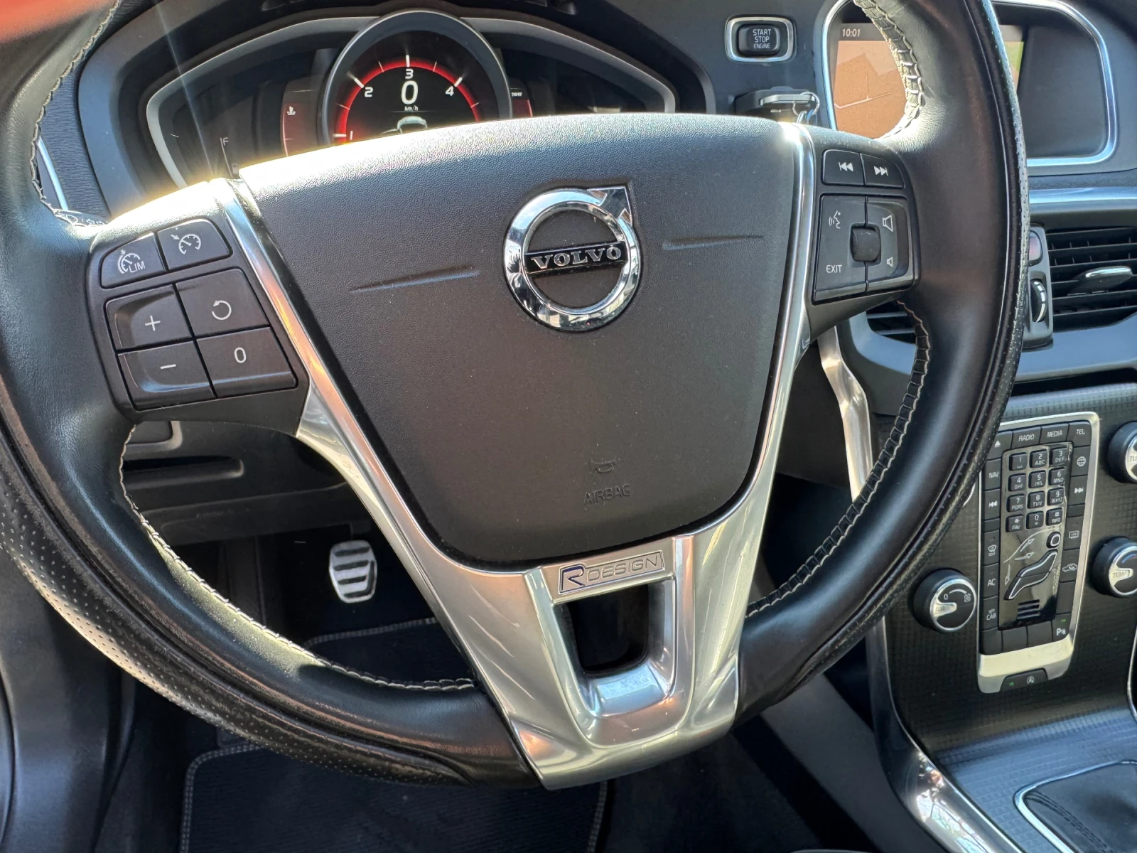 Volvo V40 2.0d* R-design, снимка 9 - Автомобили и джипове - 53841850