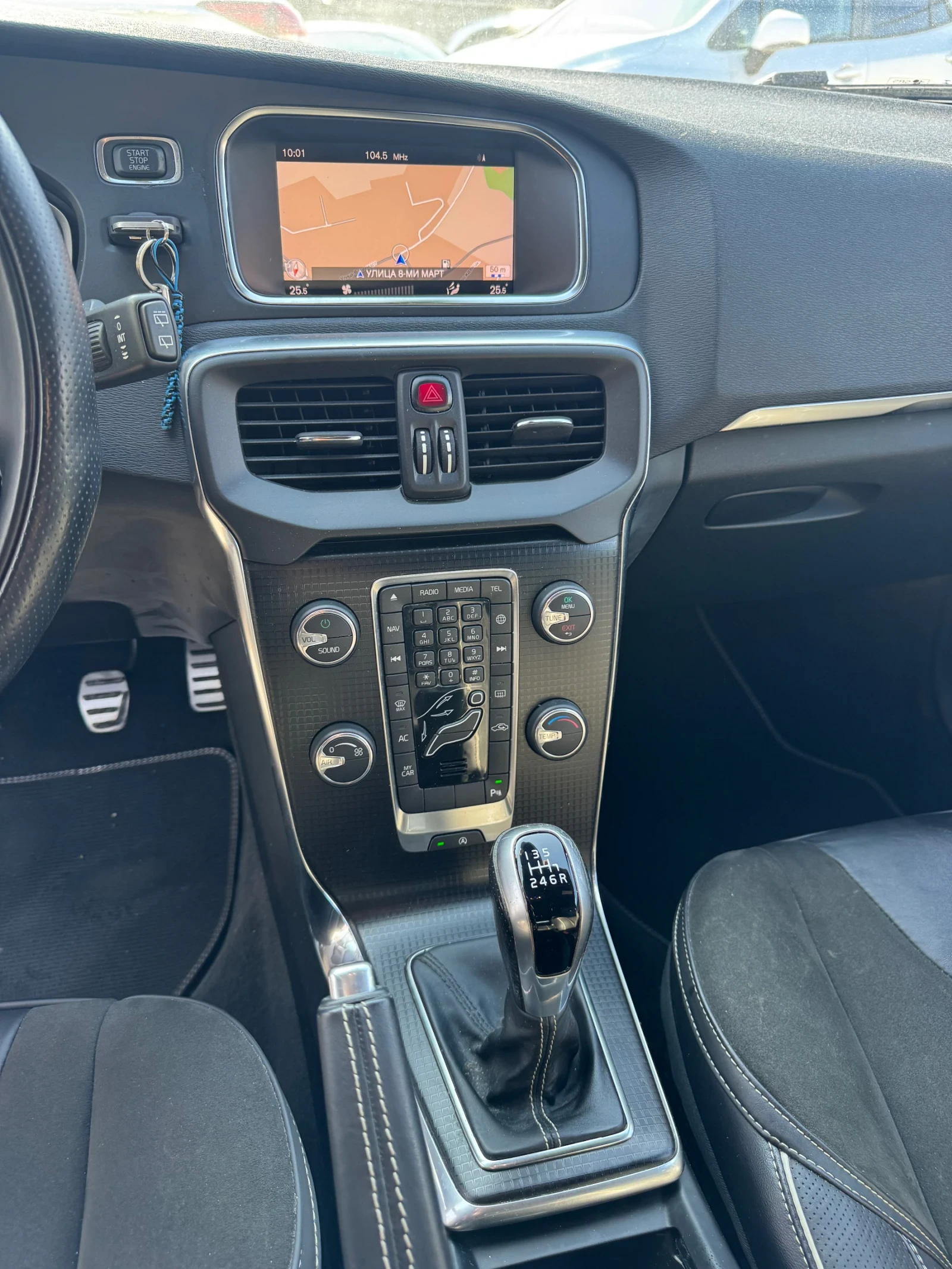 Volvo V40 2.0d* R-design, снимка 7 - Автомобили и джипове - 53841850