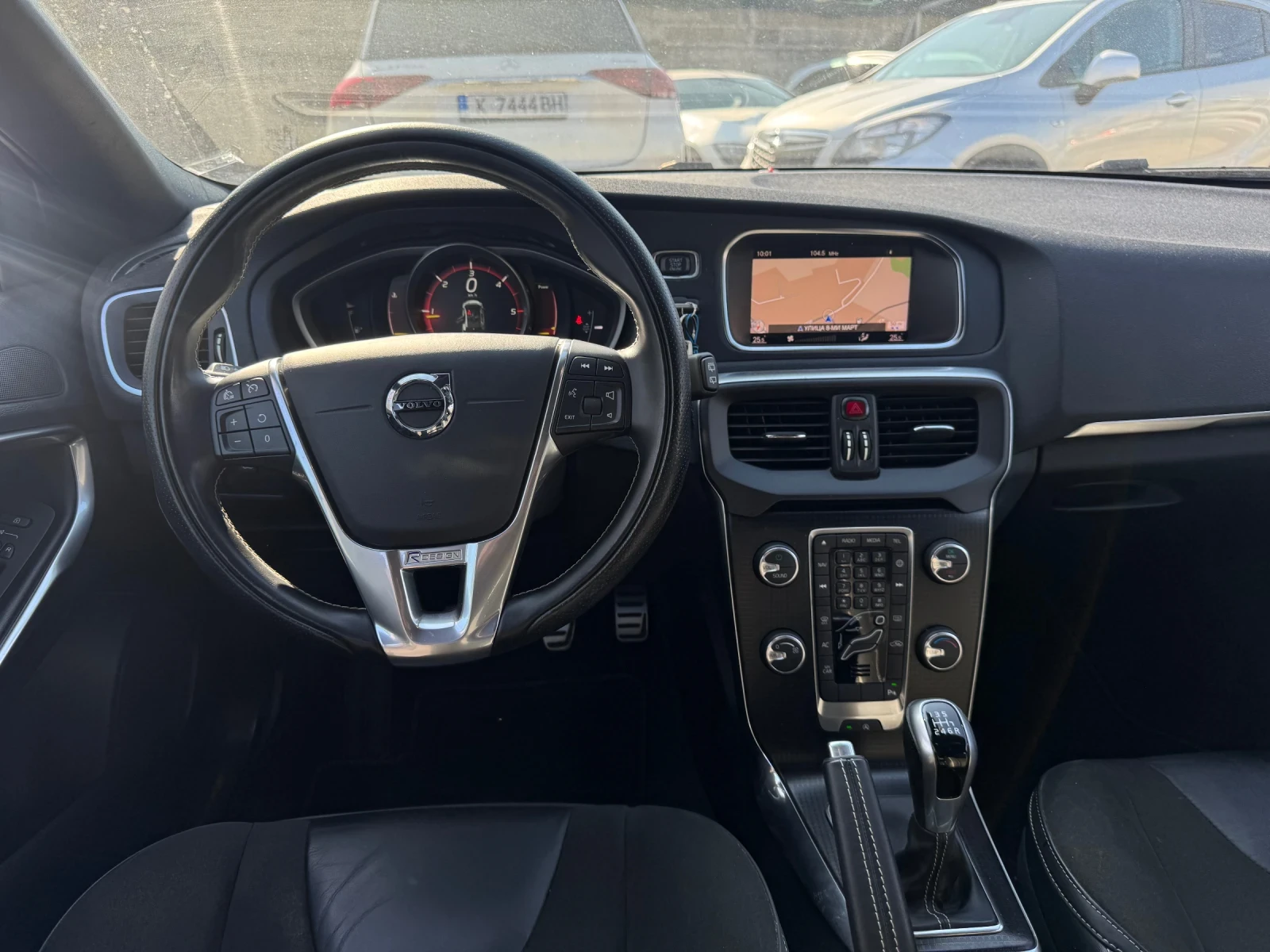 Volvo V40 2.0d* R-design, снимка 6 - Автомобили и джипове - 53841850