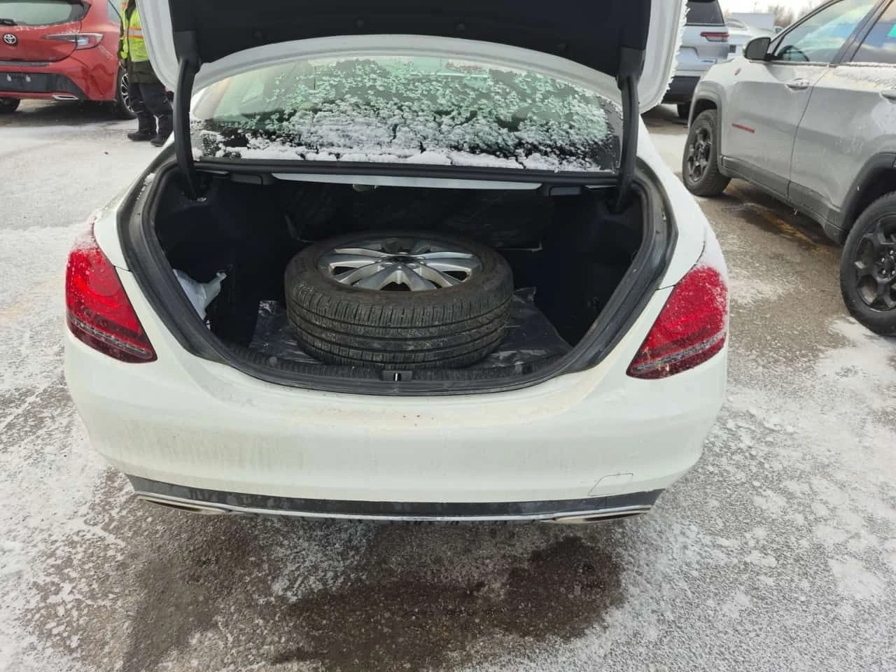 Mercedes-Benz C 300 * Без инциденти * Два чифта джанти * CARFAX * , снимка 12 - Автомобили и джипове - 53878489