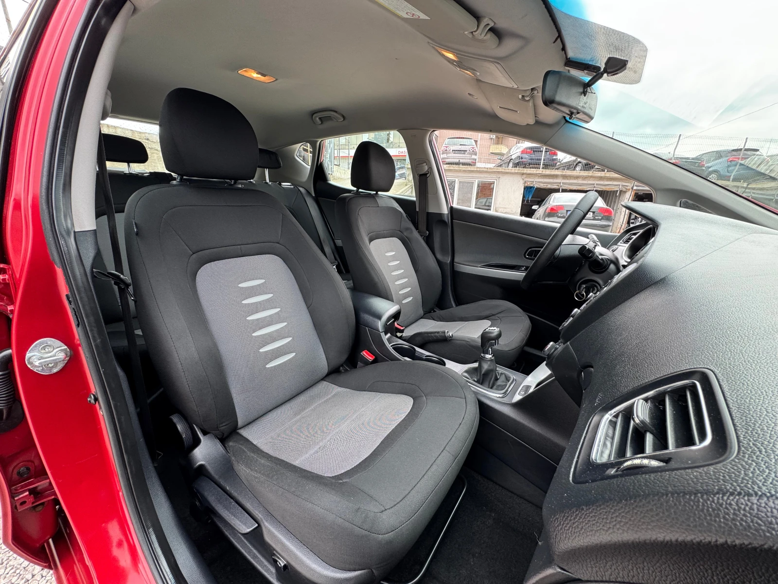 Kia Ceed 1.4CRDI-90кс, снимка 11 - Автомобили и джипове - 53912982