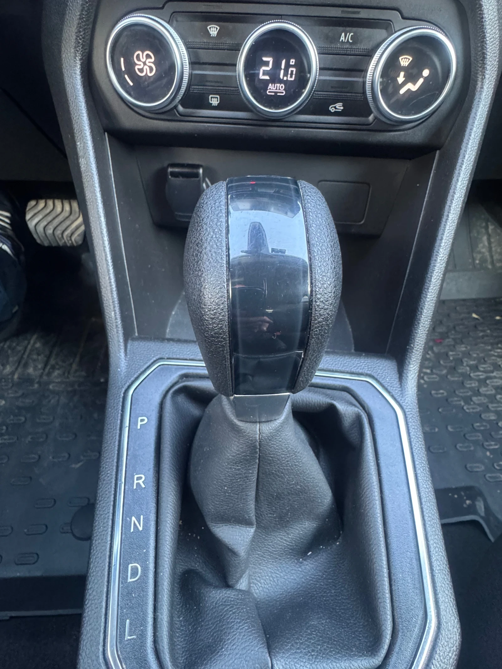 Dacia Sandero 1.0 Tci EDC, снимка 15 - Автомобили и джипове - 54222944