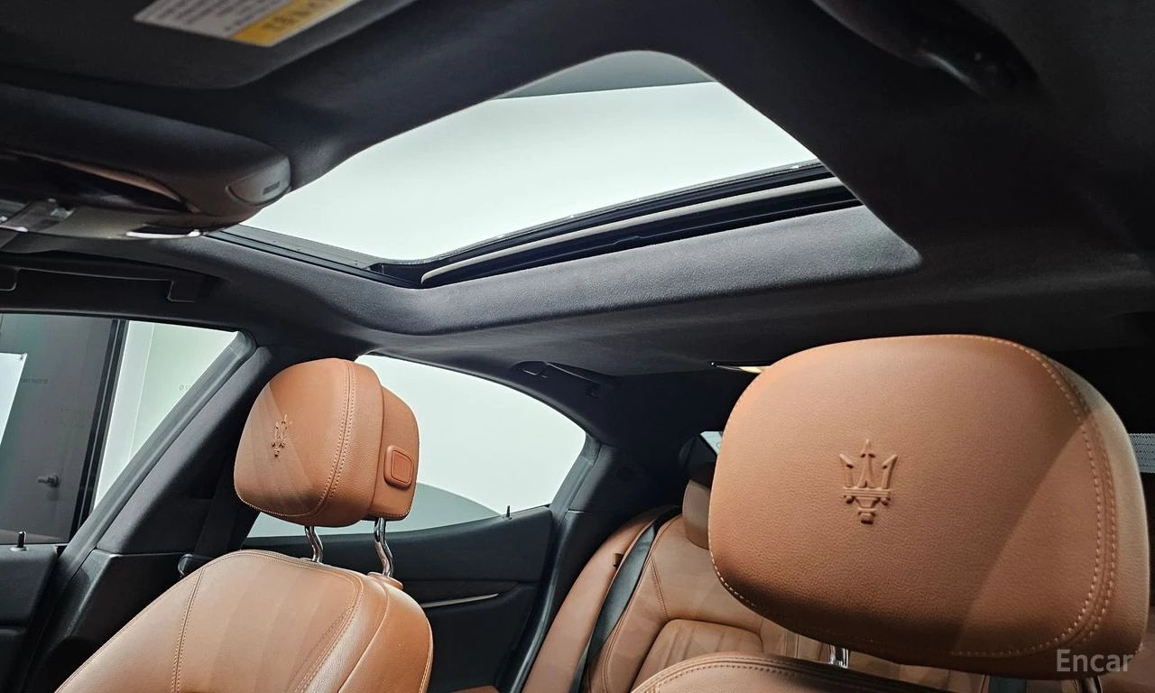 Maserati Ghibli 3.0* 3rd GEN* ПОДГРЕВ* НАВИГАЦИЯ, снимка 12 - Автомобили и джипове - 54765911