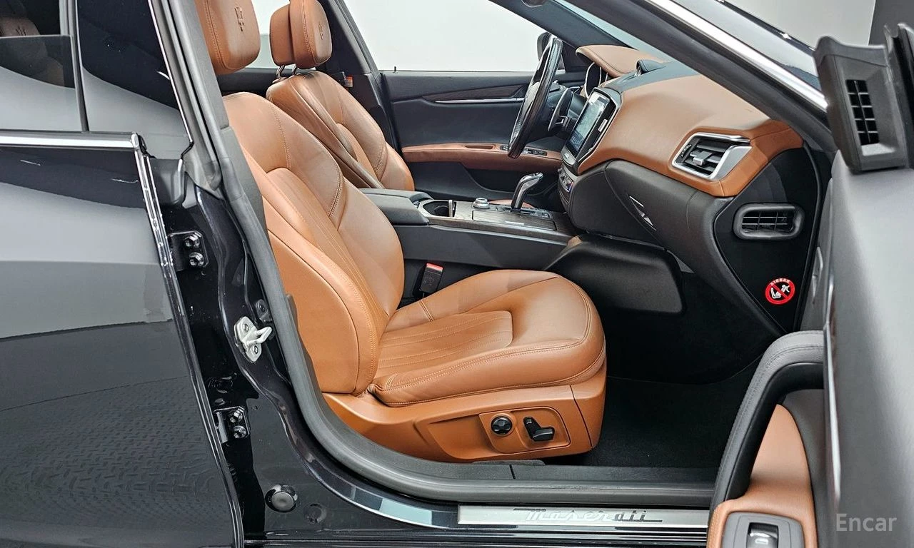 Maserati Ghibli 3.0* 3rd GEN* ПОДГРЕВ* НАВИГАЦИЯ, снимка 11 - Автомобили и джипове - 54765911