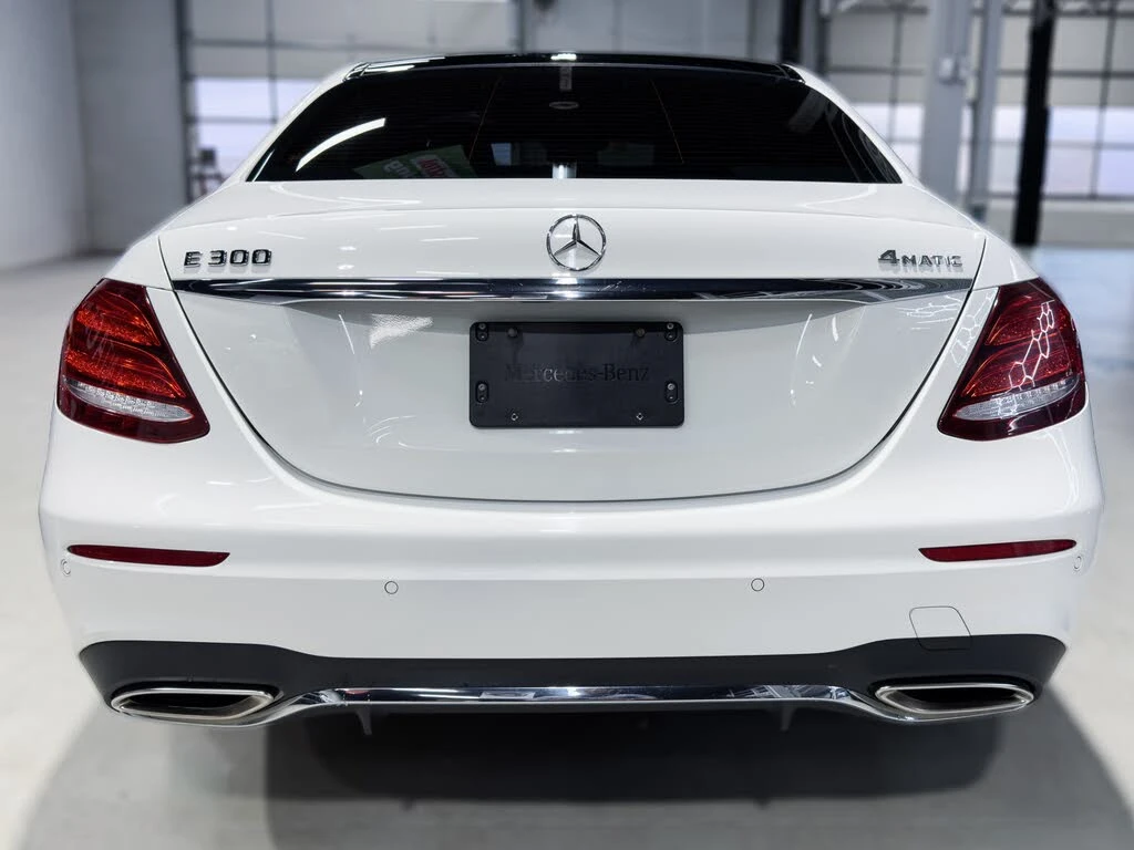 Mercedes-Benz E 300 4MATIC* AMG* BURMESTER* DISTRONIC* 360 КАМЕРИ, снимка 5 - Автомобили и джипове - 55212341