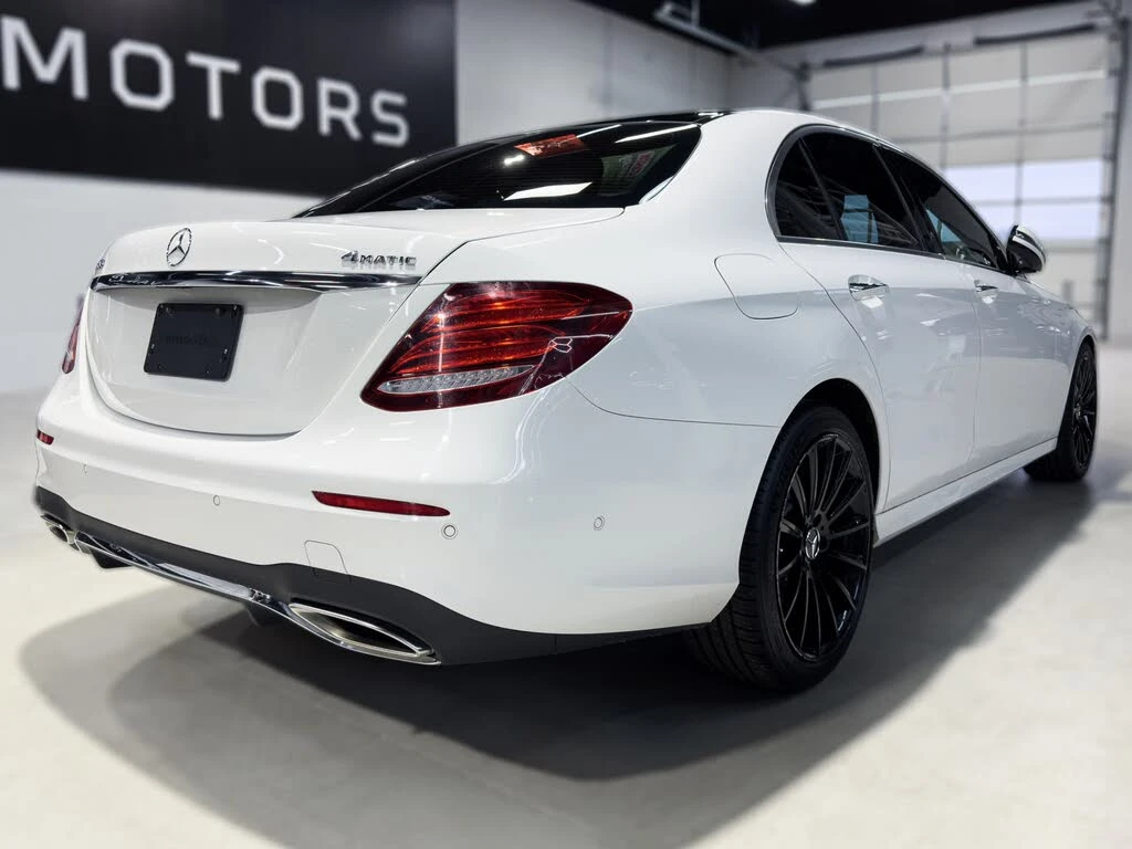 Mercedes-Benz E 300 4MATIC* AMG* BURMESTER* DISTRONIC* 360 КАМЕРИ, снимка 4 - Автомобили и джипове - 55212341