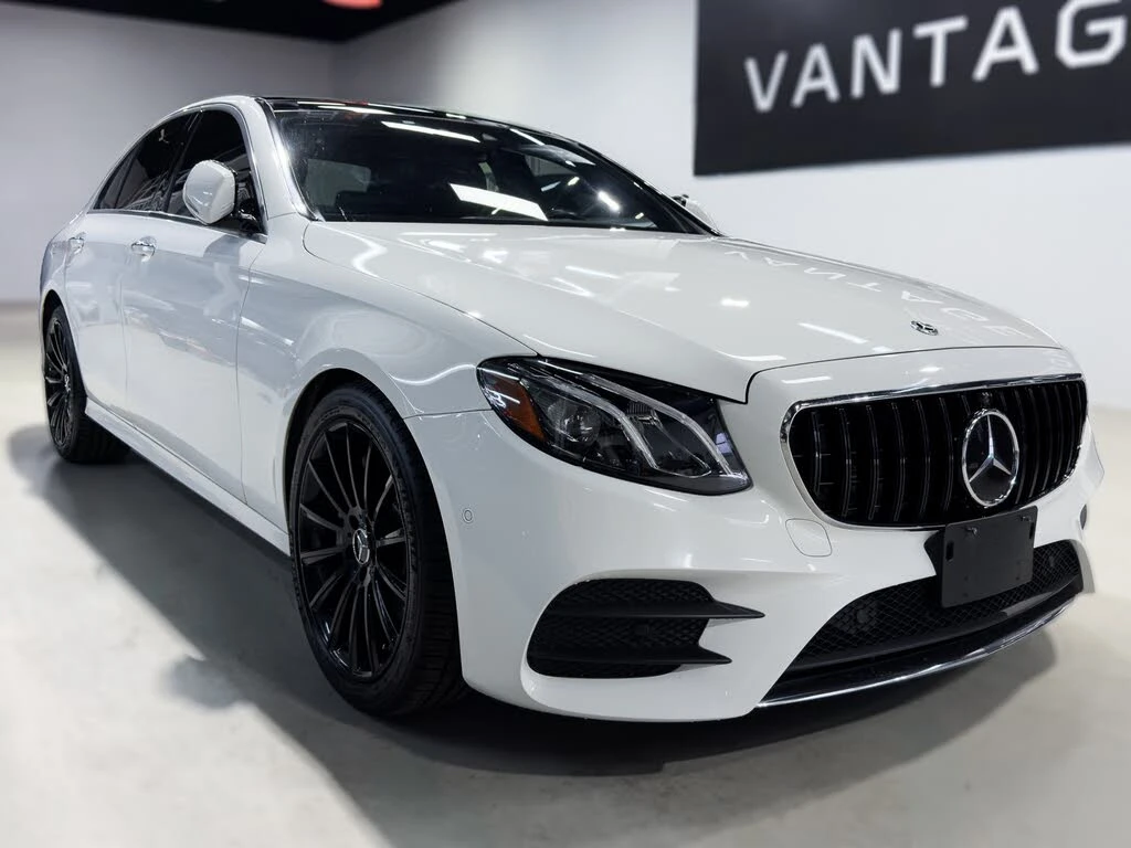 Mercedes-Benz E 300 4MATIC* AMG* BURMESTER* DISTRONIC* 360 КАМЕРИ, снимка 3 - Автомобили и джипове - 55212341