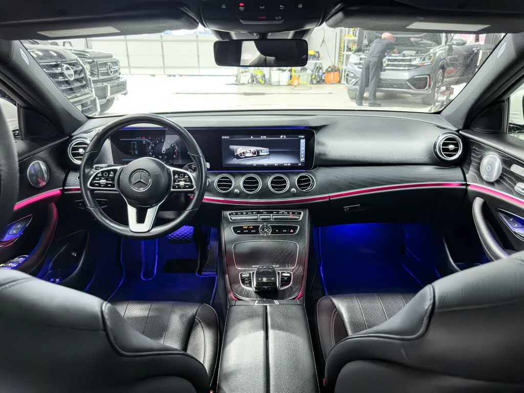 Mercedes-Benz E 300 4MATIC* AMG* BURMESTER* DISTRONIC* 360 КАМЕРИ, снимка 11 - Автомобили и джипове - 55212341