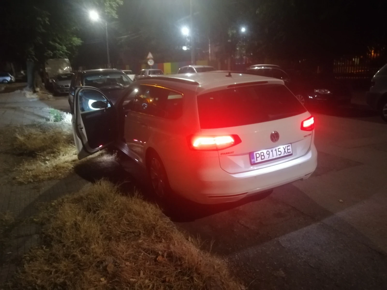 VW Passat B8, снимка 12 - Автомобили и джипове - 55390428