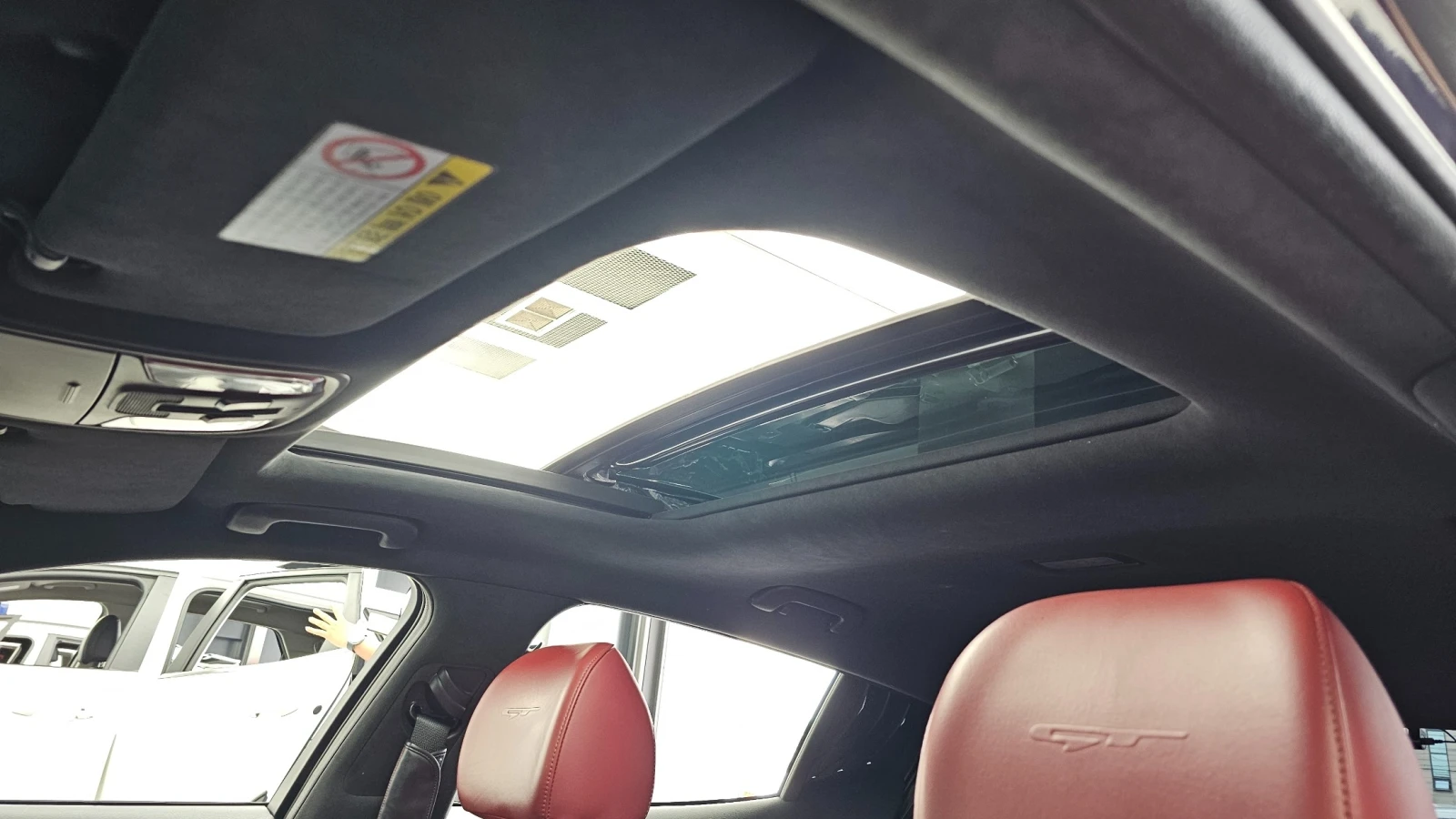 Kia Stinger 3.3 Turbo AWD* Pano* Обдух* HeadUp* 360* , снимка 11 - Автомобили и джипове - 55529443