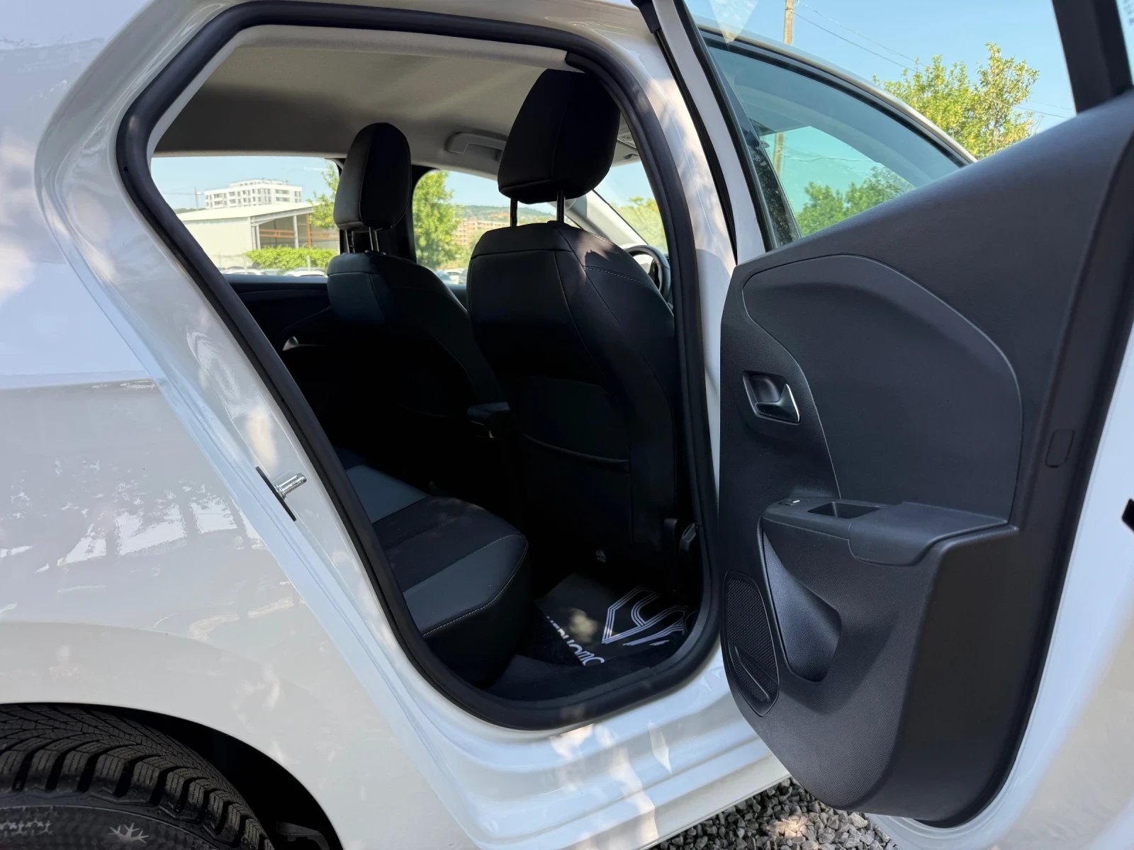 Opel Corsa EV GS-Line Black&White 33000km, снимка 12 - Автомобили и джипове - 55558032