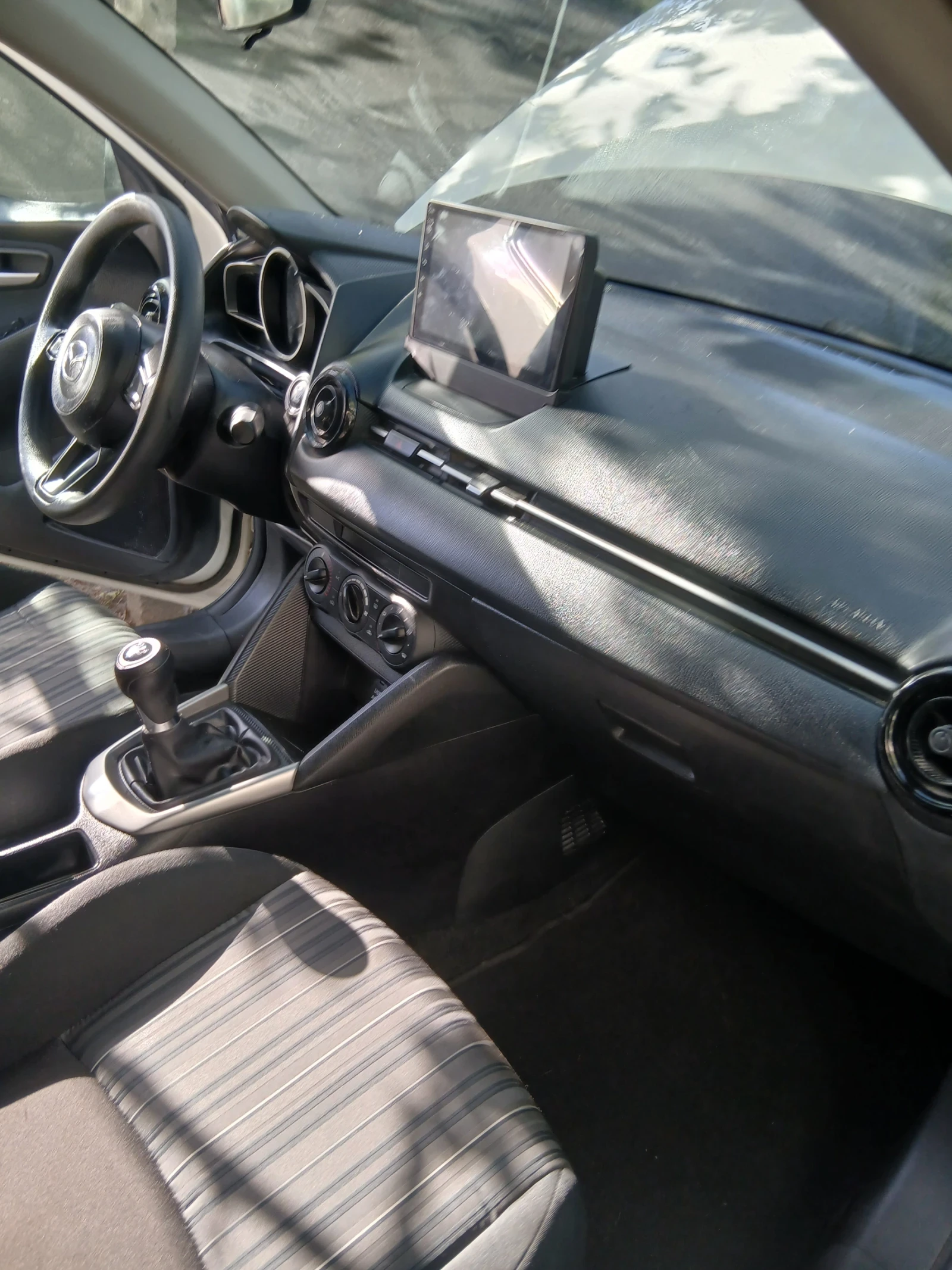 Mazda 2 1.5 i 59000 km!!!!!, снимка 9 - Автомобили и джипове - 55713370