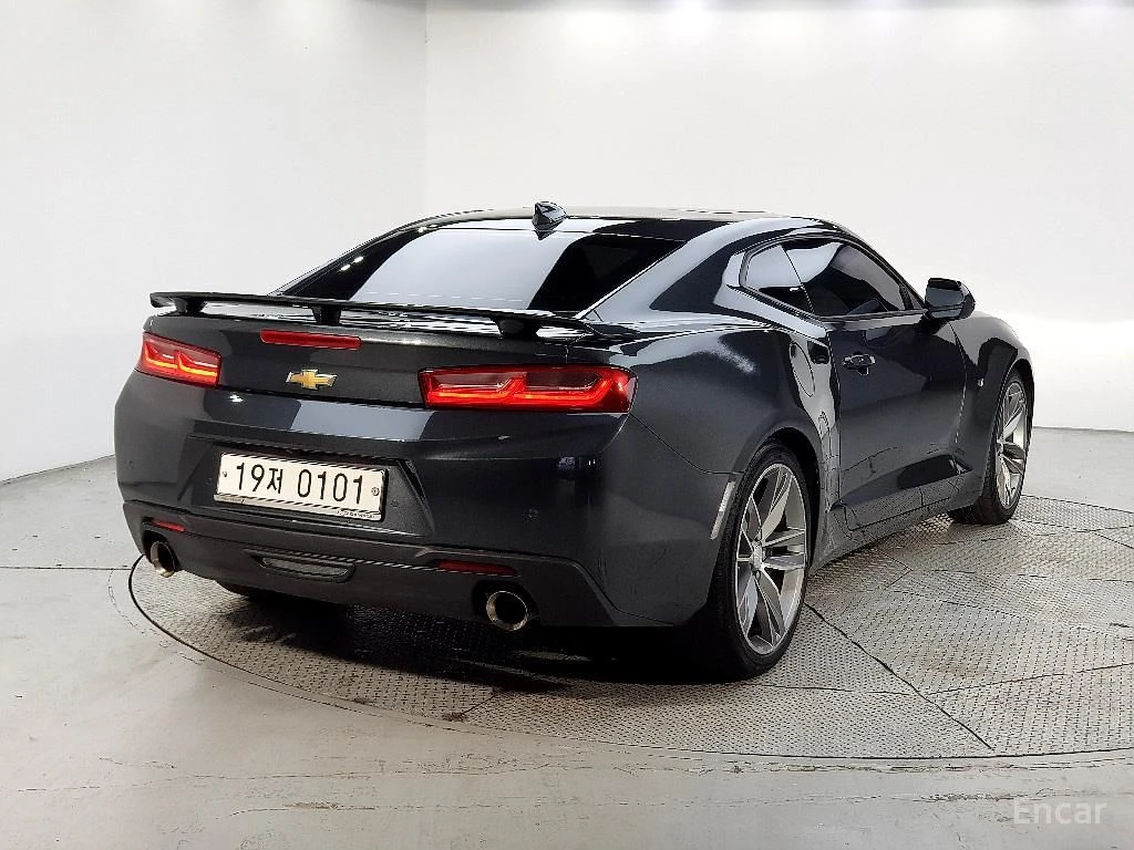 Chevrolet Camaro 6.2* V8* ПОДГРЕВ* ОБДУХВАНЕ* МАСАЖ* КЕЙЛЕС* КАМЕРА, снимка 2 - Автомобили и джипове - 55892001
