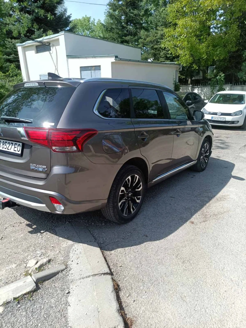 Mitsubishi Outlander Plug-in Hibrid, снимка 4 - Автомобили и джипове - 52599755