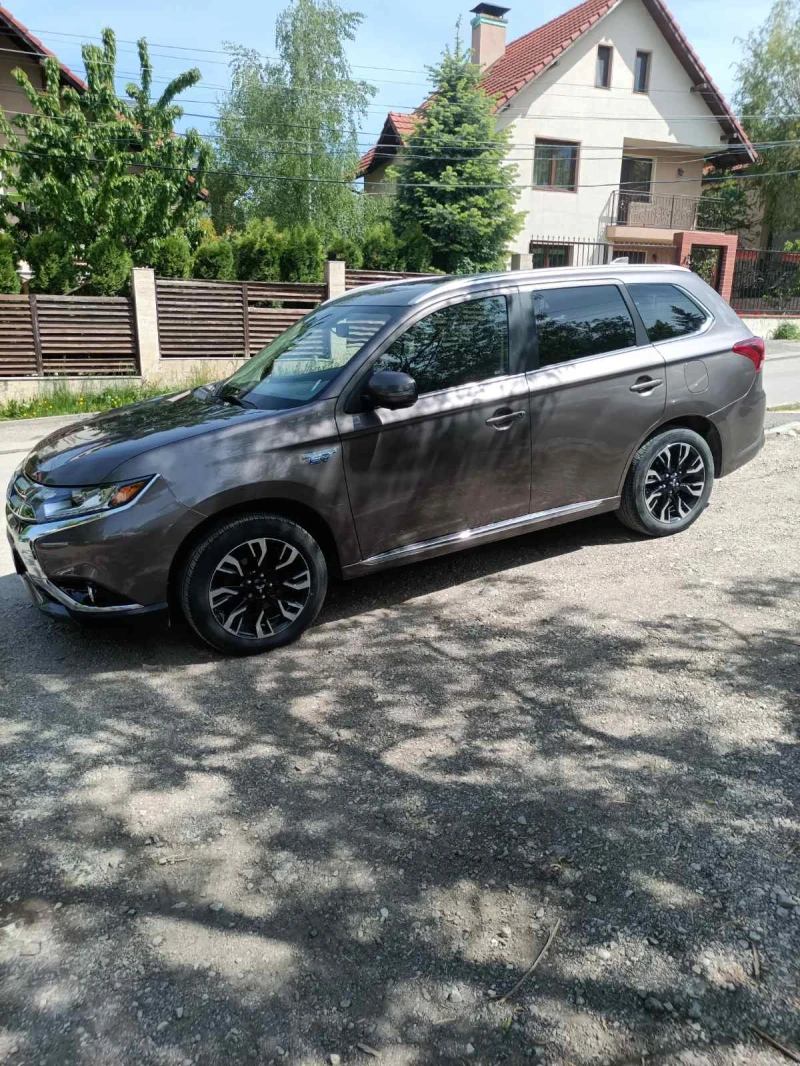 Mitsubishi Outlander Plug-in Hibrid, снимка 2 - Автомобили и джипове - 52599755