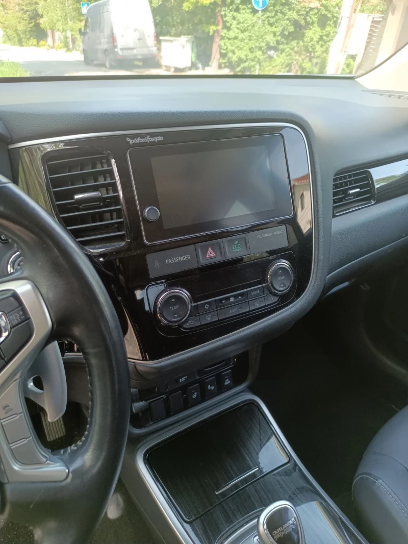 Mitsubishi Outlander Plug-in Hibrid, снимка 7 - Автомобили и джипове - 52599755