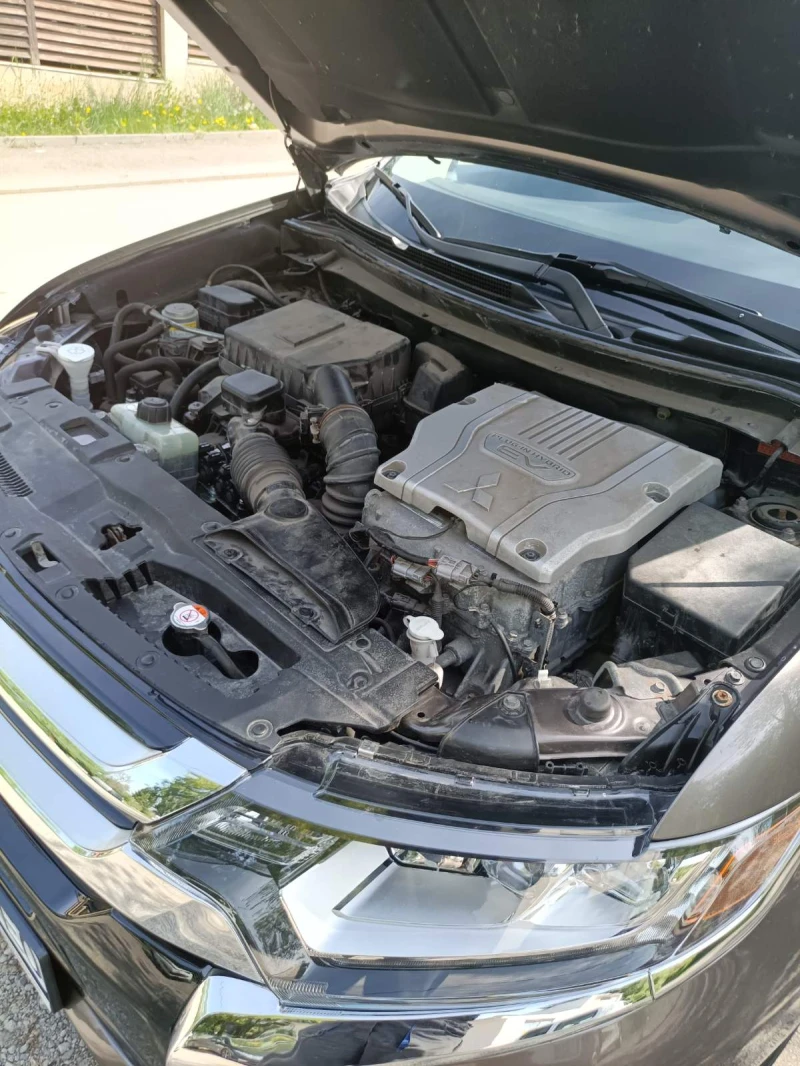 Mitsubishi Outlander Plug-in Hibrid, снимка 13 - Автомобили и джипове - 52599755