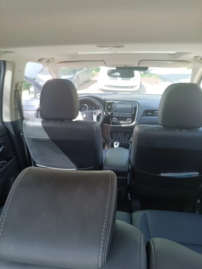 Mitsubishi Outlander Plug-in Hibrid, снимка 10 - Автомобили и джипове - 52599755