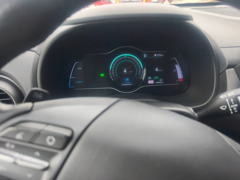 Hyundai Kona Premium 64 kWh //Soh98%, снимка 8 - Автомобили и джипове - 52646119