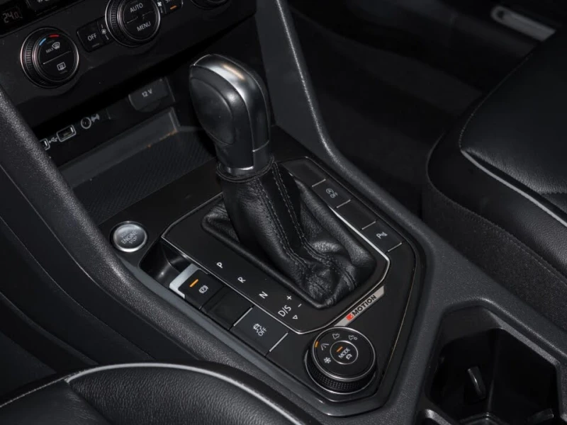 VW Tiguan 2018 Volkswagen Tiguan Highline 4Motion, снимка 13 - Автомобили и джипове - 52847737