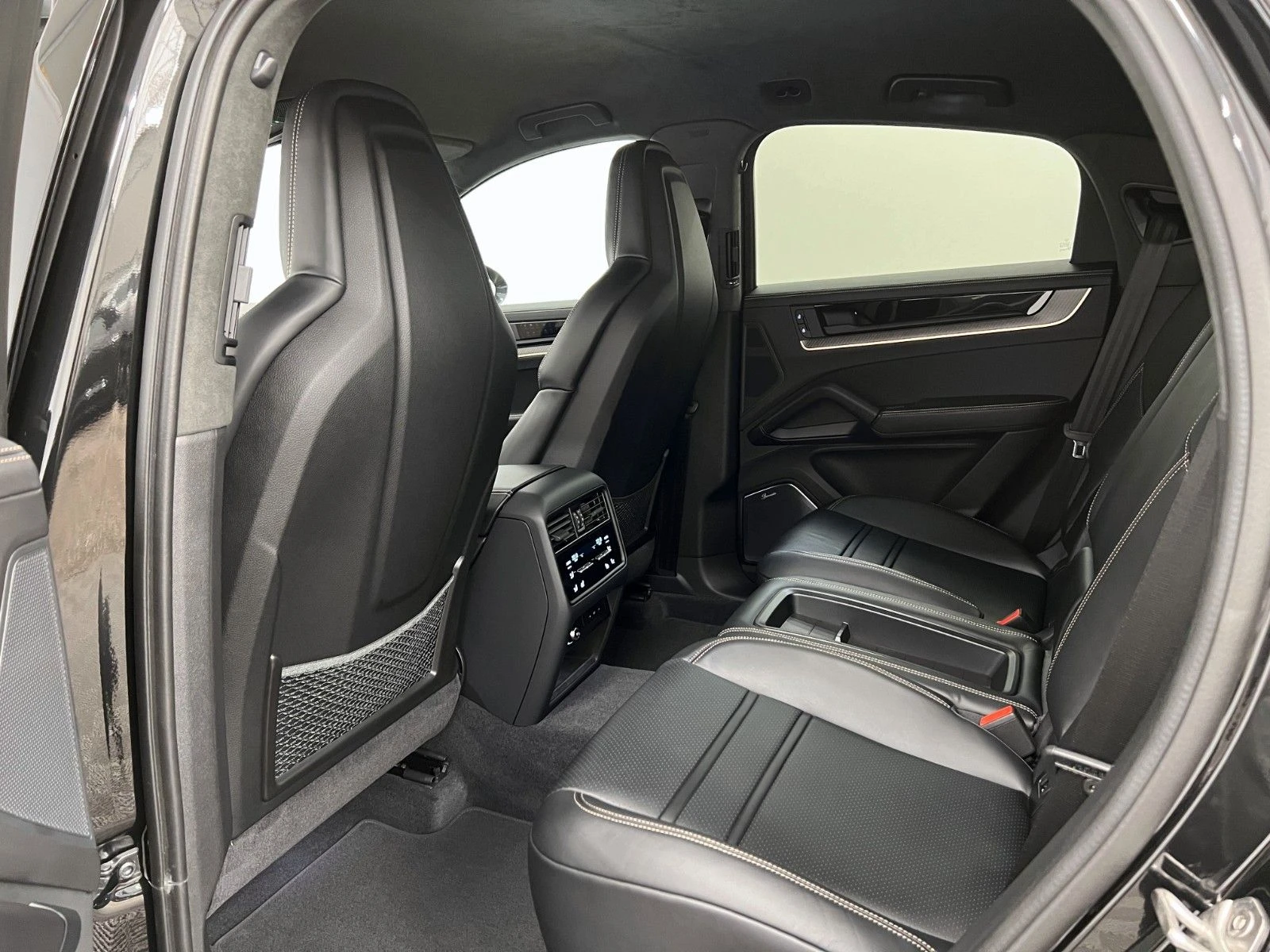 Porsche Cayenne TURBO E-HYBRID/GT PAKET/CERAMIC/CARBON/SPORT DESIG | Mobile.bg   17