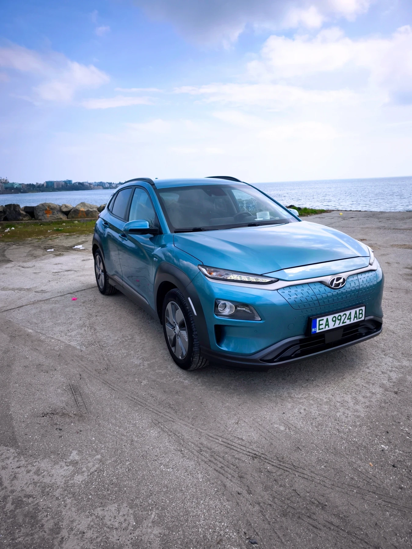 Hyundai Kona Premium 64 kWh //Soh98% Термопомпа