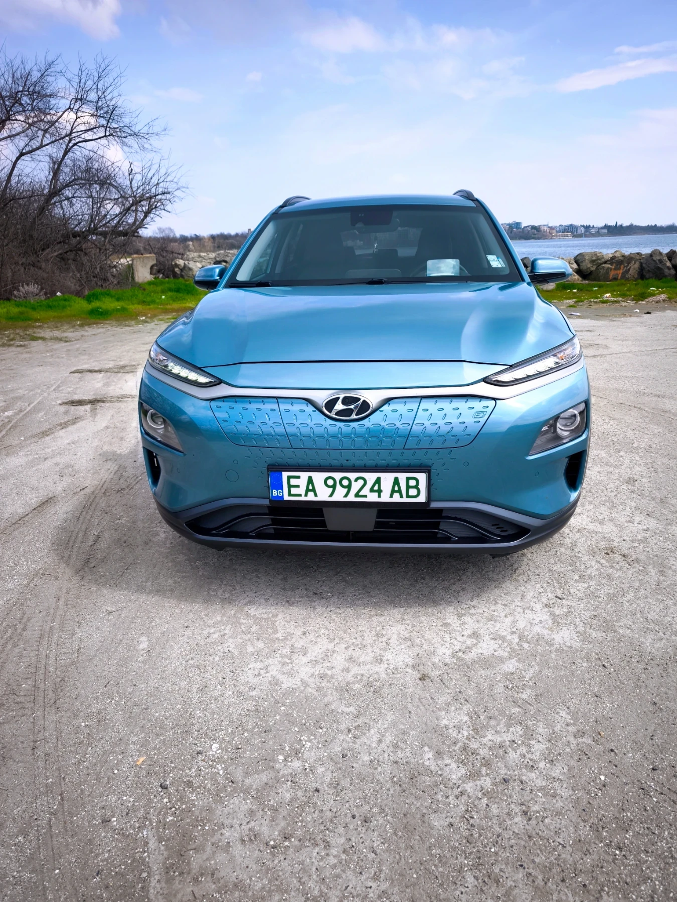 Hyundai Kona Premium 64 kWh //Soh98% Термопомпа, снимка 2 - Автомобили и джипове - 54170378