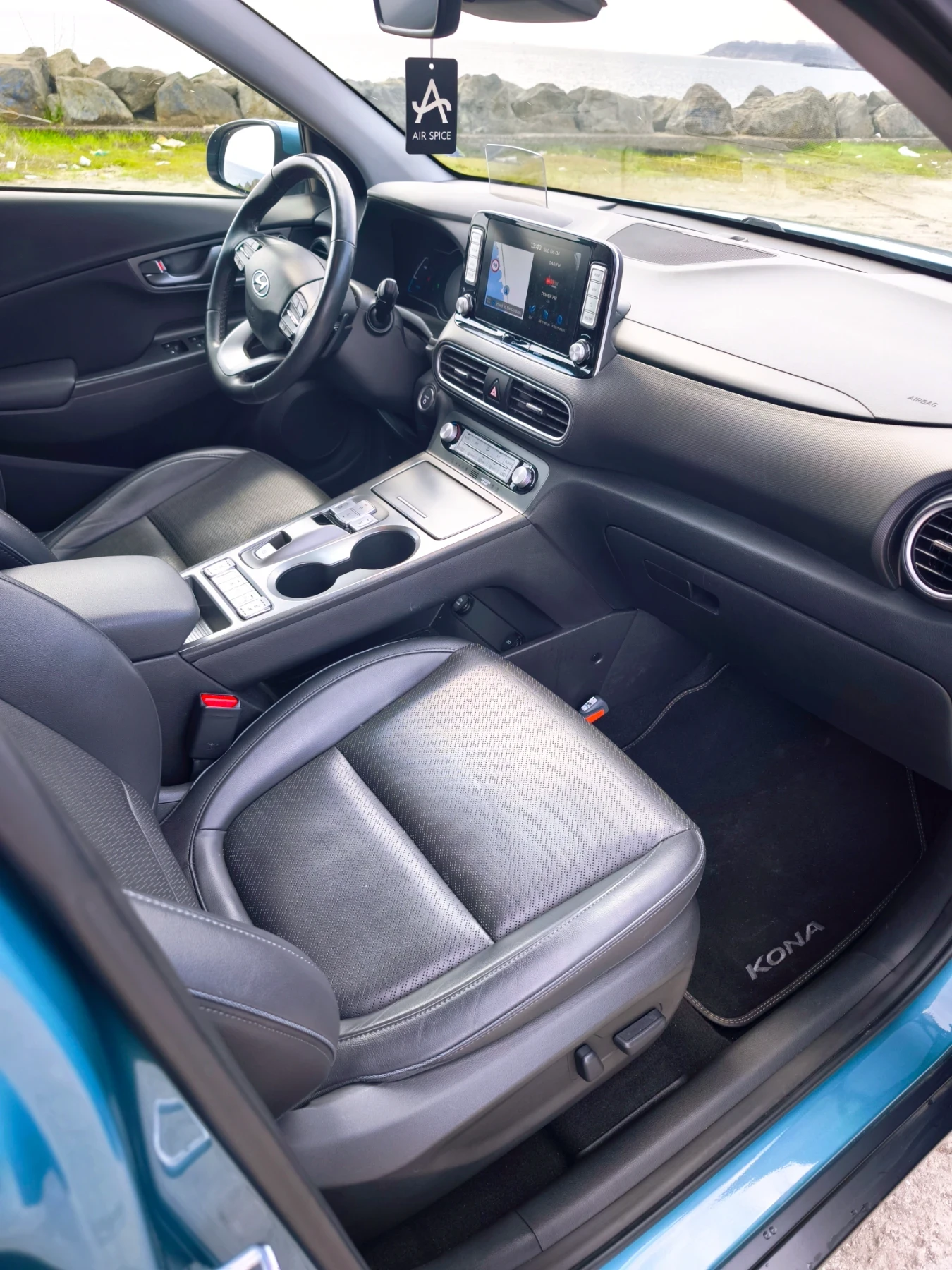 Hyundai Kona Premium 64 kWh //Soh98% Термопомпа, снимка 11 - Автомобили и джипове - 54170378