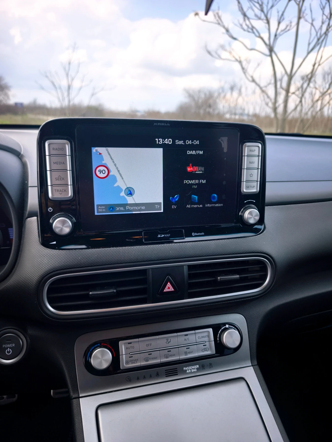 Hyundai Kona Premium 64 kWh //Soh98% Термопомпа, снимка 8 - Автомобили и джипове - 54170378