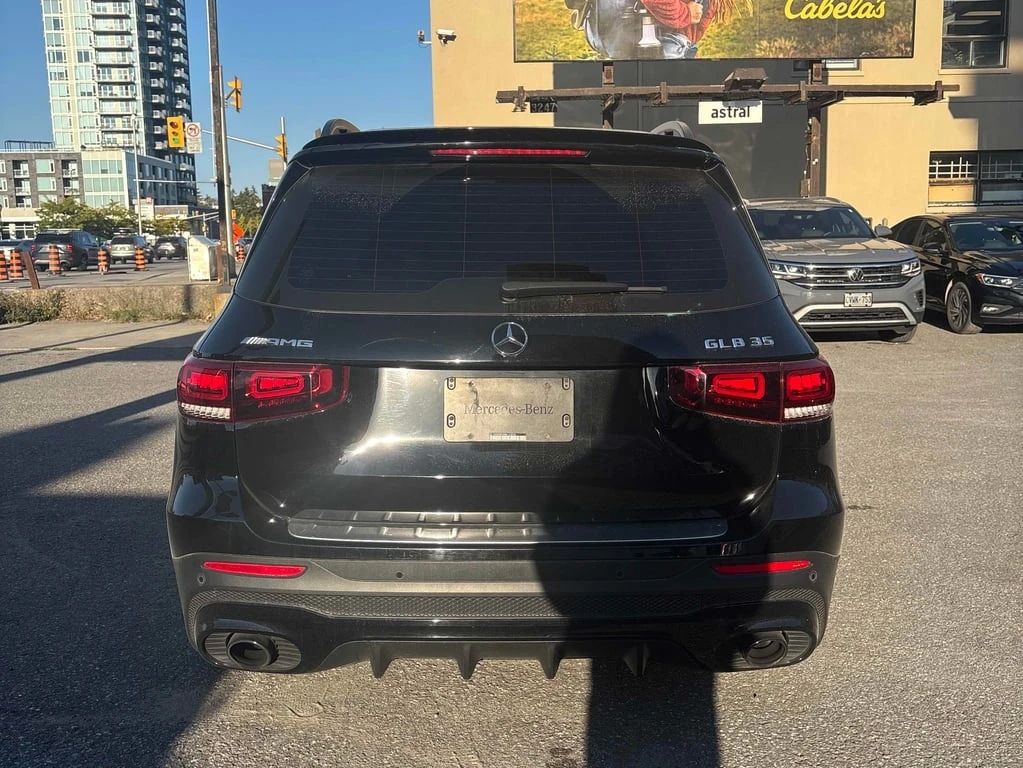 Mercedes-Benz GLB * AMG 35 * CARFAX * БЕЗ ПЪРВОНАЧАЛНА ВНОСКА - изображение 4
