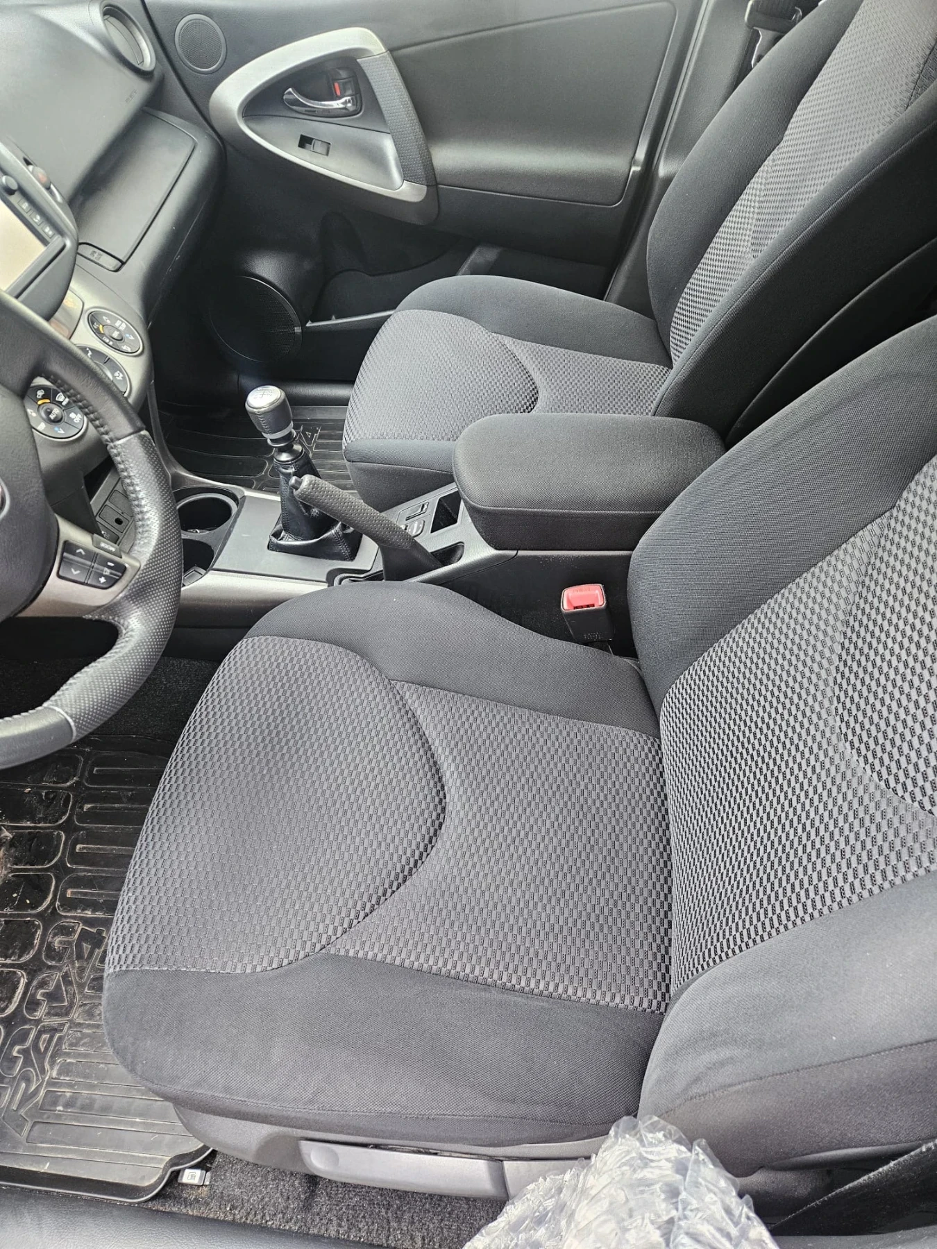 Toyota Rav4 2.2 D4D 150кс - изображение 8