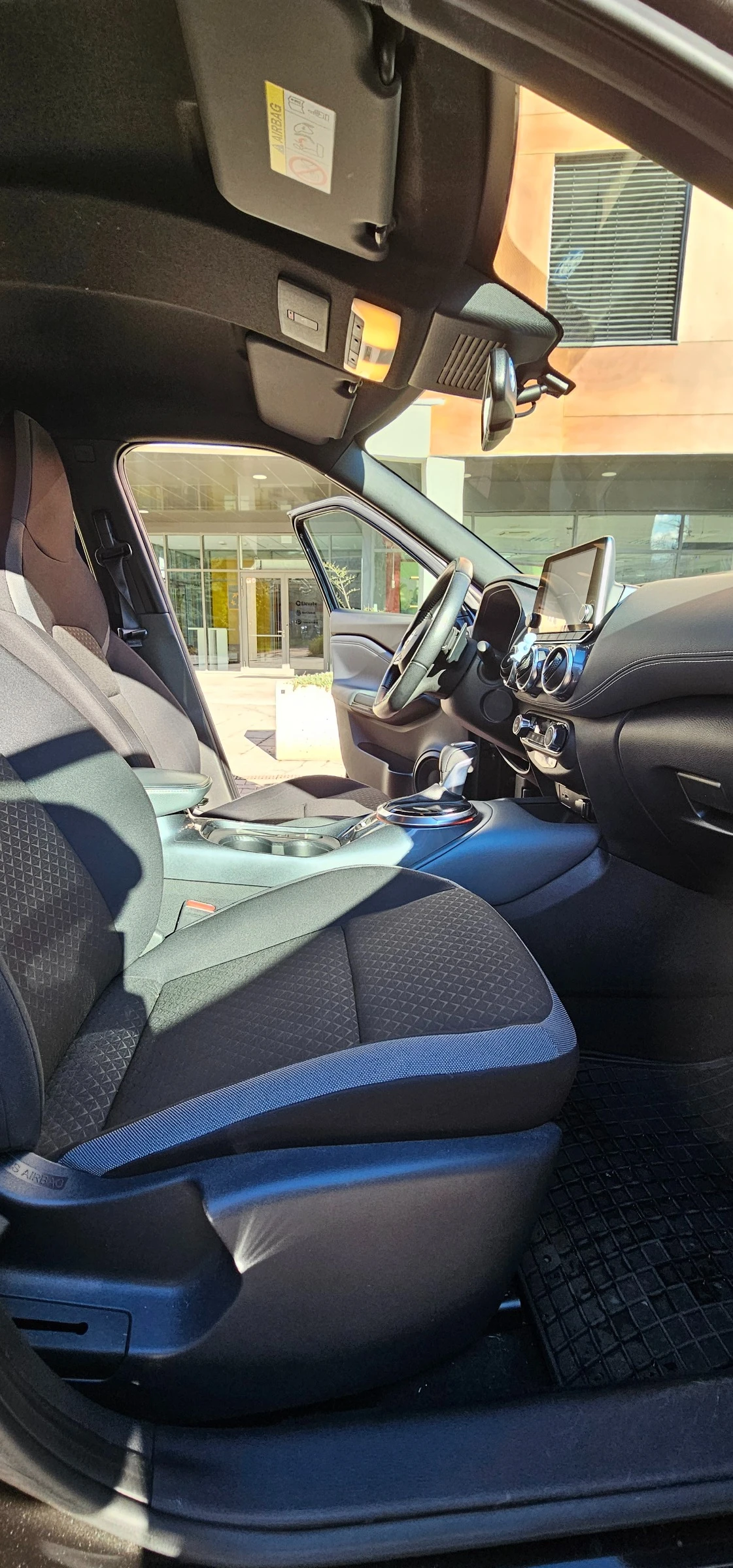 Nissan Juke N-Connecta, снимка 10 - Автомобили и джипове - 54102138