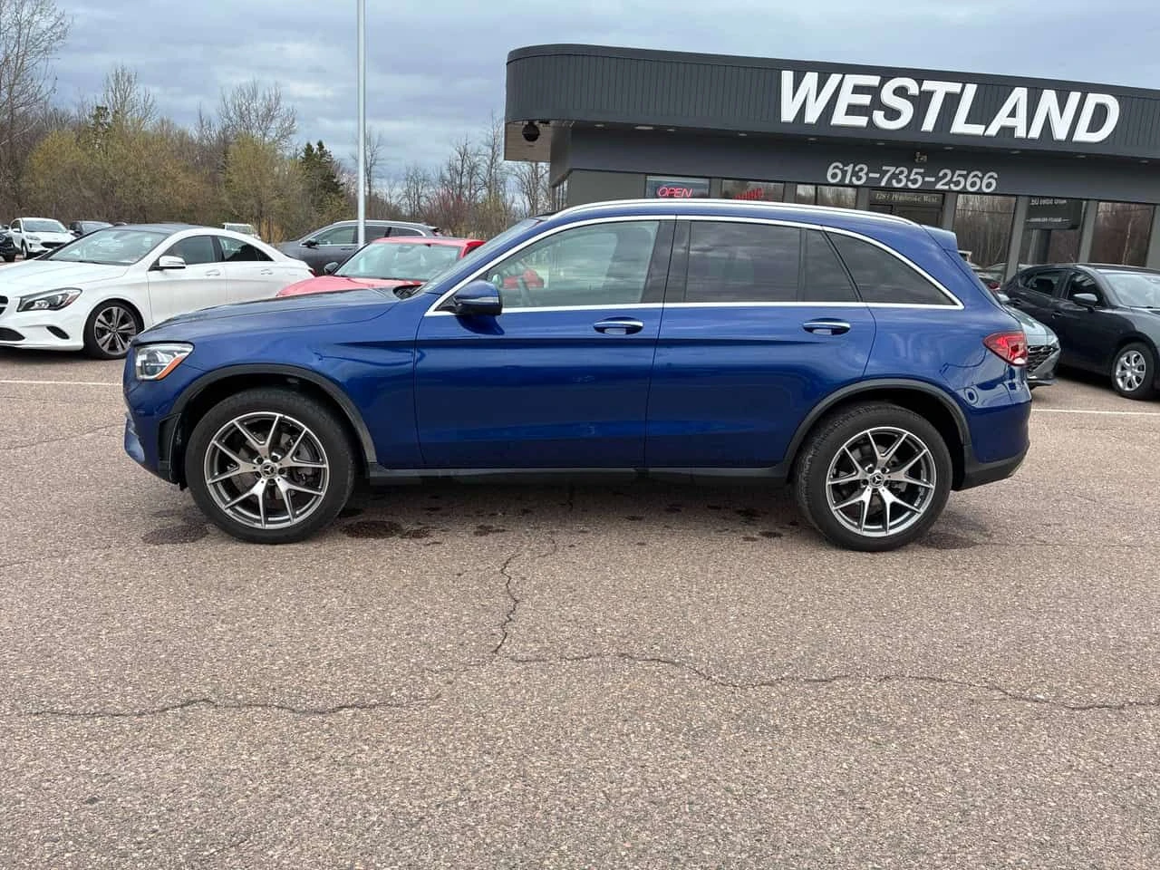 Mercedes-Benz GLC 300 ПОДГРЕВИ * ПАНО * KEYLESS * CARFAX, снимка 2 - Автомобили и джипове - 54479909