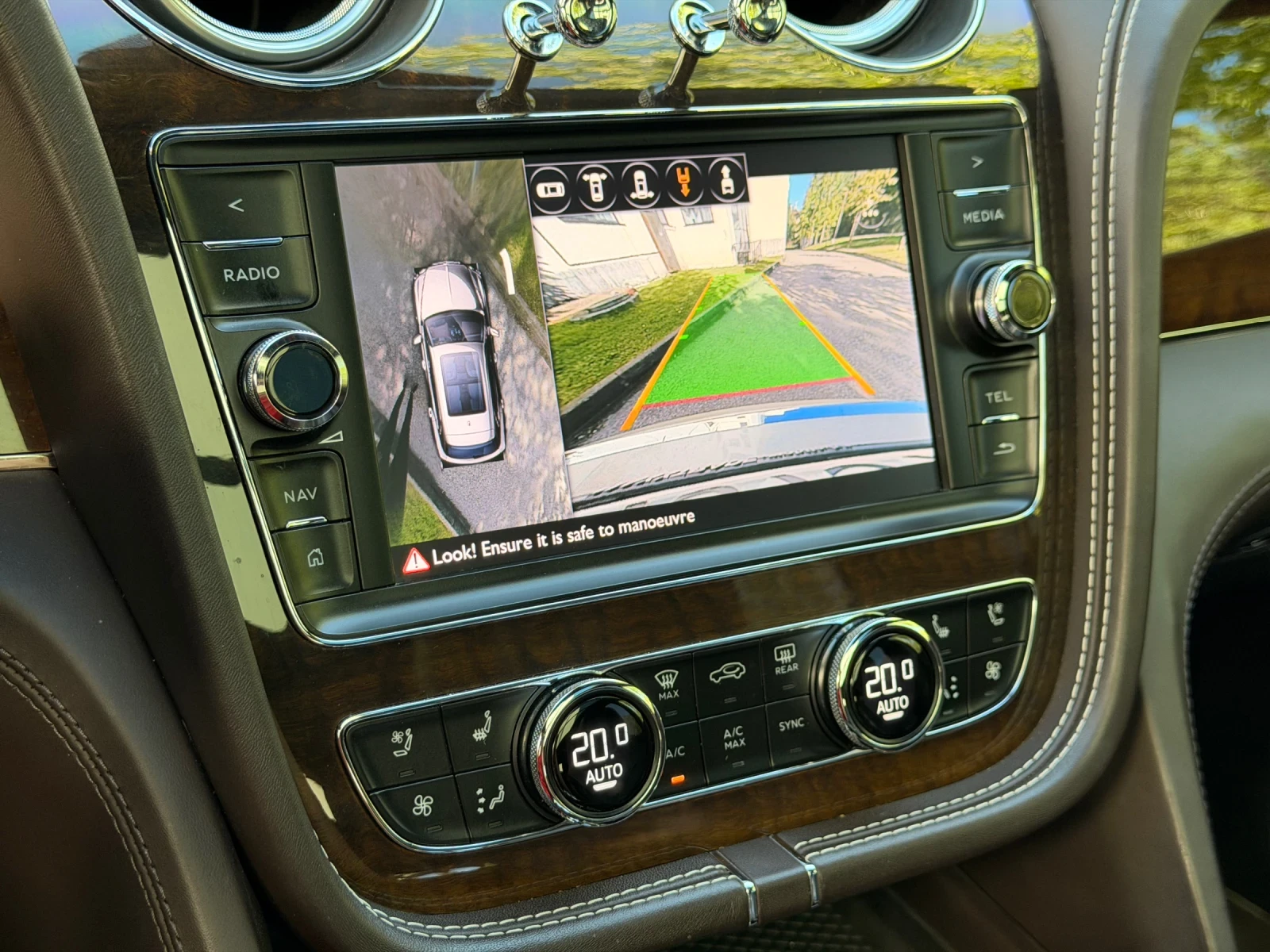 Bentley Bentayga V8 / 4.0d, снимка 15 - Автомобили и джипове - 54560148