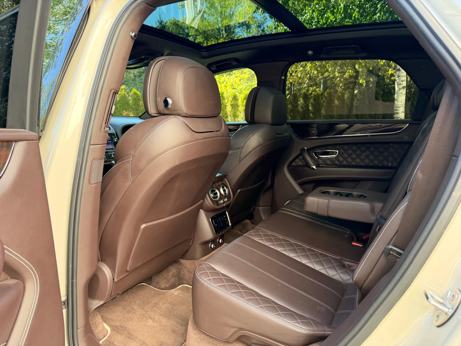 Bentley Bentayga V8 / 4.0d, снимка 11 - Автомобили и джипове - 54560148