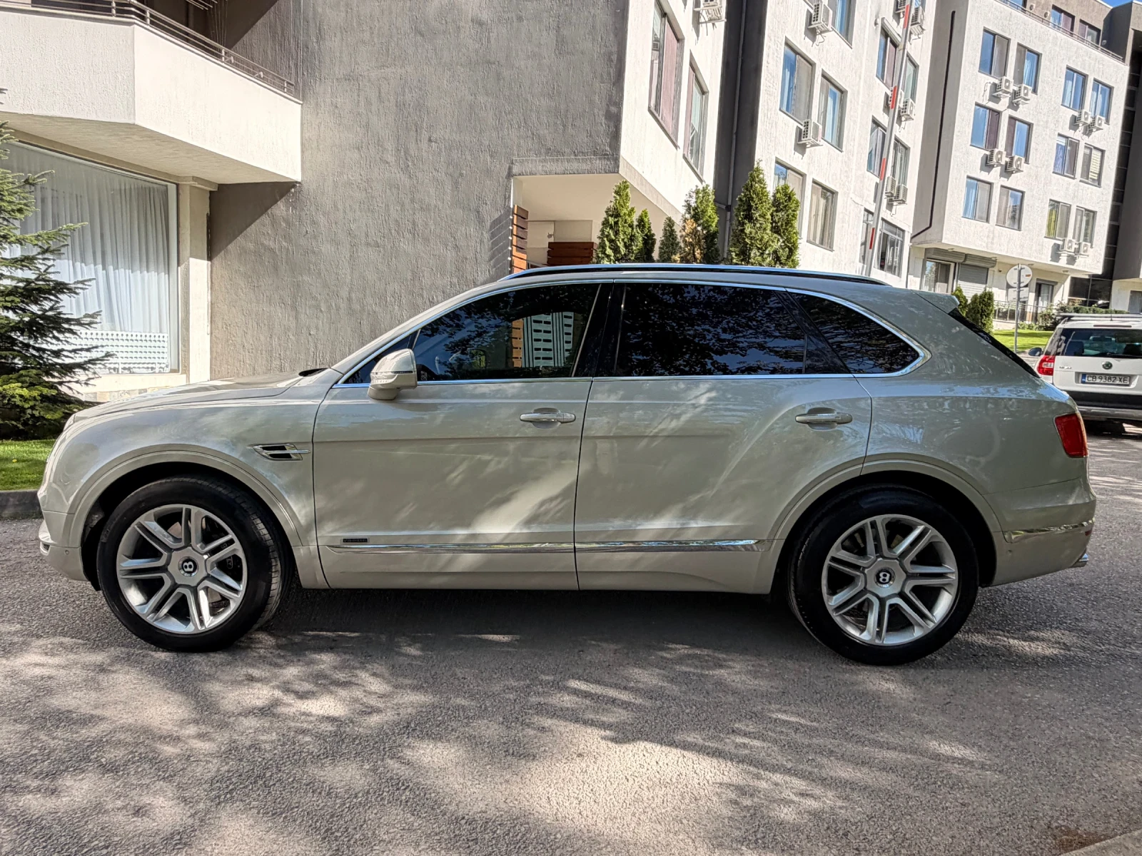 Bentley Bentayga V8 / 4.0d, снимка 4 - Автомобили и джипове - 54560148