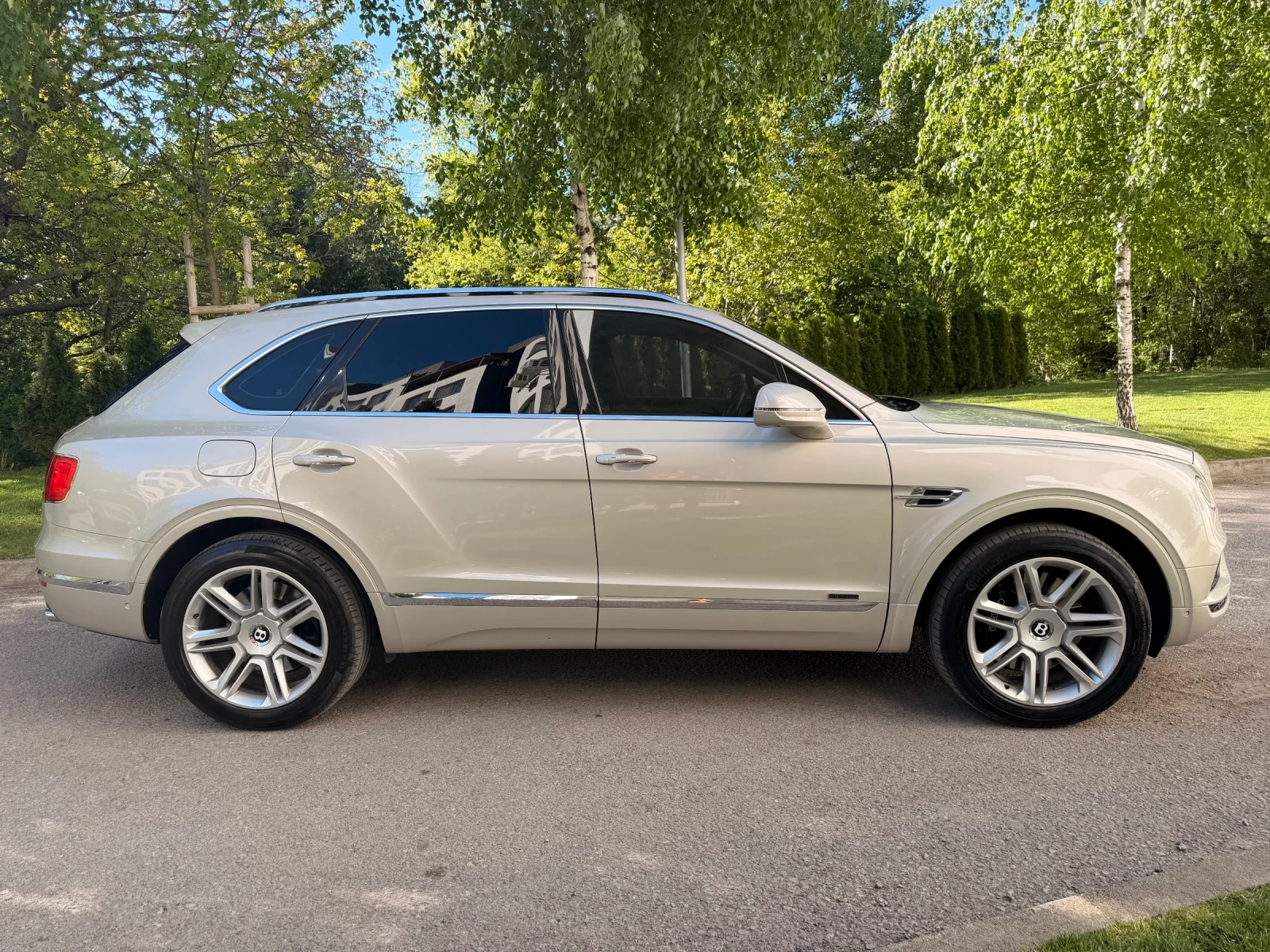 Bentley Bentayga V8 / 4.0d, снимка 8 - Автомобили и джипове - 54560148