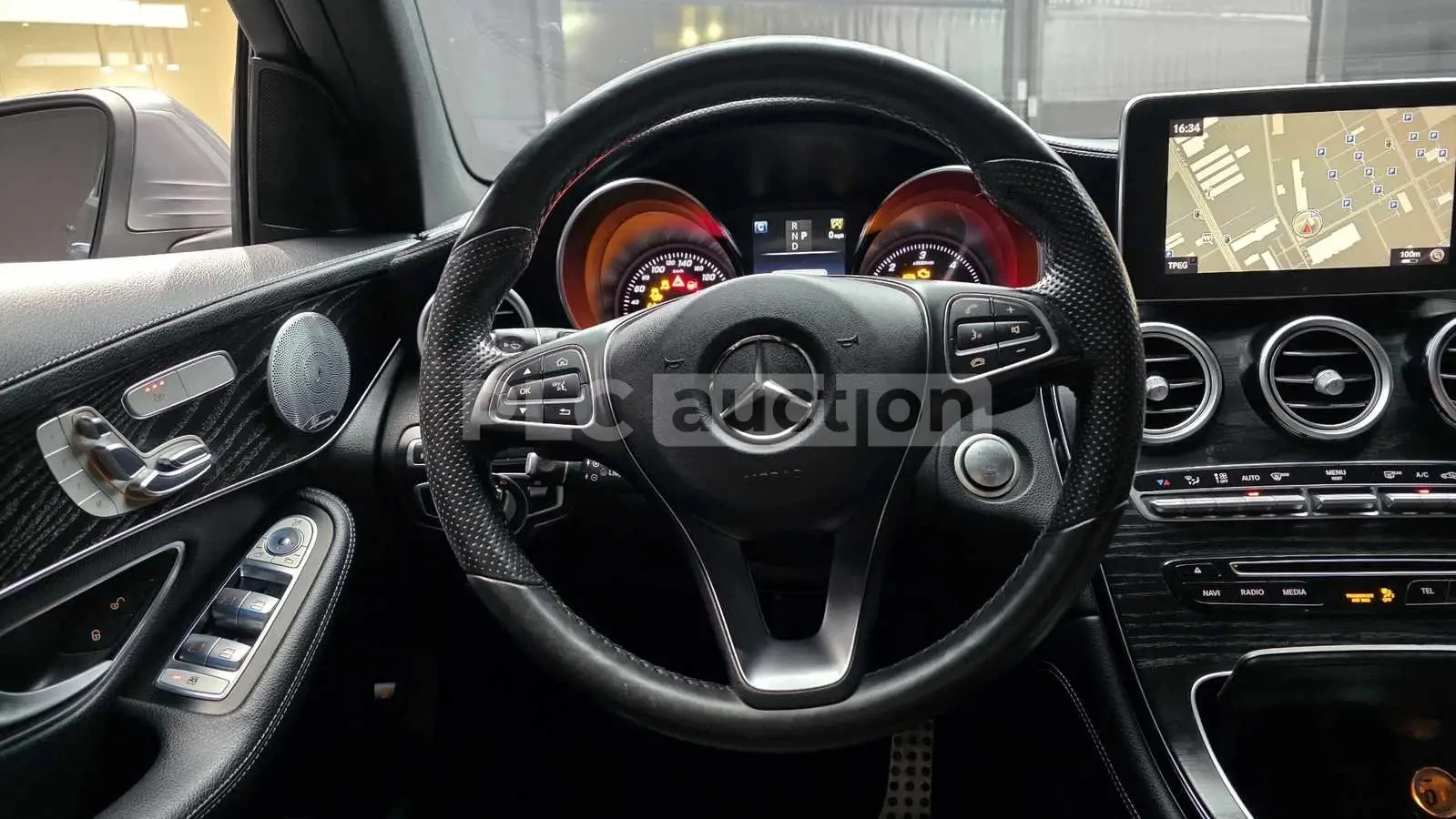 Mercedes-Benz GLC 250 AMG line/COUPE/360 Cam/Подгрев//HUD/Burmaster/, снимка 10 - Автомобили и джипове - 54642931