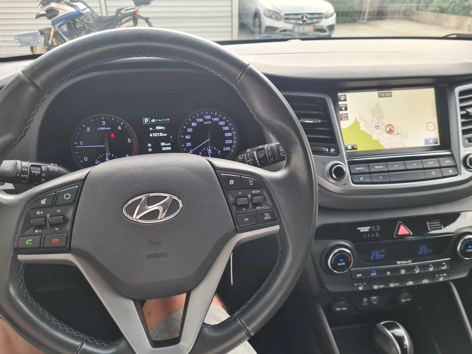 Hyundai Tucson XPOSSIBLE 4×4, снимка 10 - Автомобили и джипове - 54887395