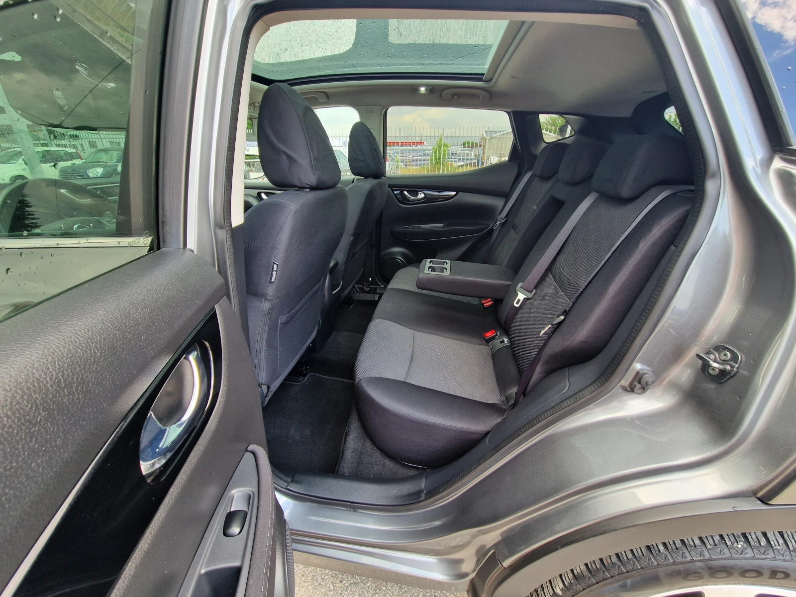 Nissan Qashqai 1.5DCI TEKNA* KSENON* 360CAM* PANO* NAVI* РЕАЛНИ К, снимка 10 - Автомобили и джипове - 54974044