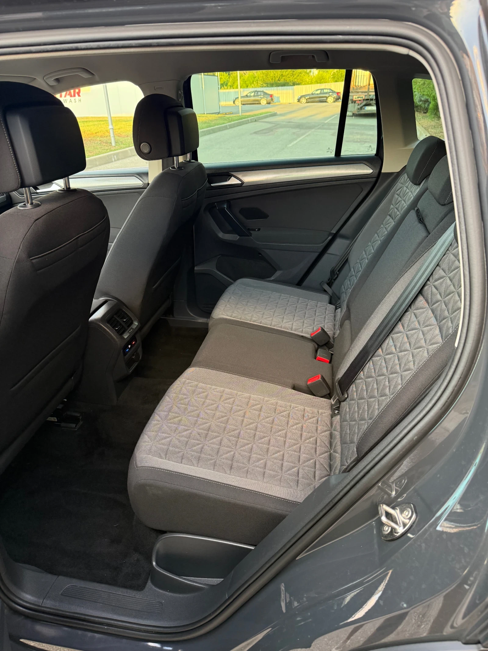 VW Tiguan Volkswagen Tiguan 2. 0 TDI DSG, снимка 11 - Автомобили и джипове - 55180172