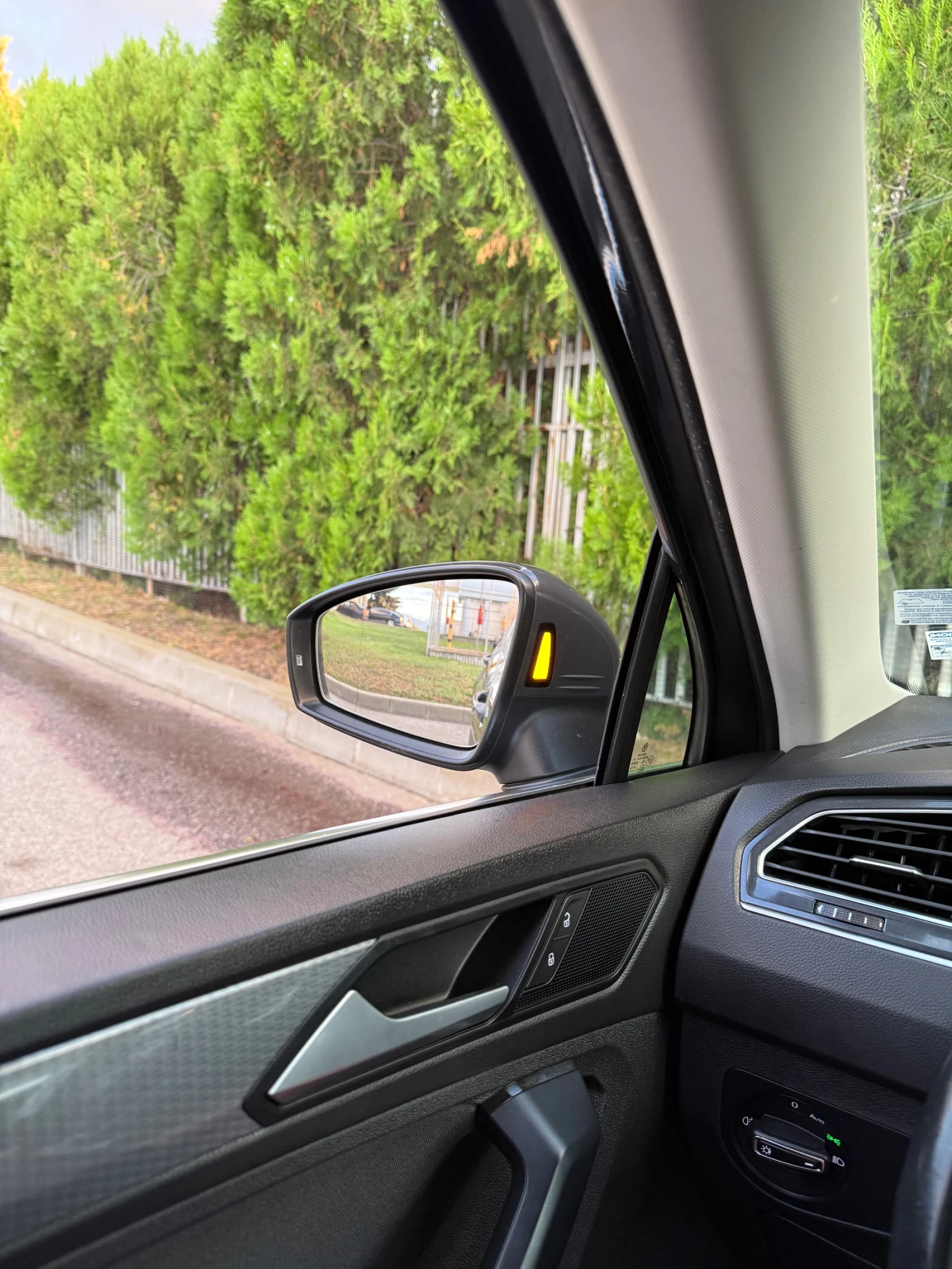 VW Tiguan Volkswagen Tiguan 2. 0 TDI DSG, снимка 12 - Автомобили и джипове - 55180172