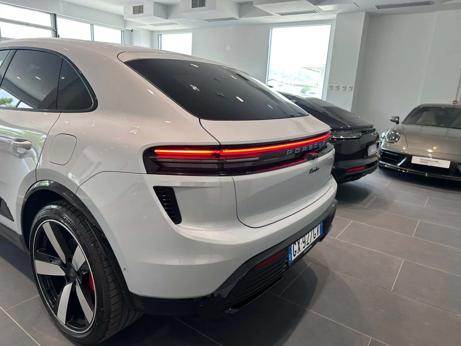Porsche Macan -e Turbo 95 kWh - AWD, снимка 3 - Автомобили и джипове - 55398631