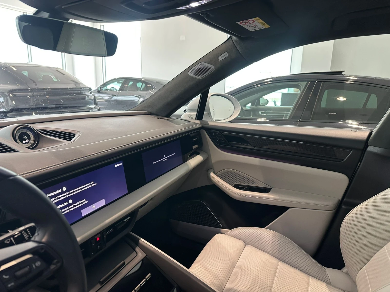 Porsche Macan -e Turbo 95 kWh - AWD, снимка 8 - Автомобили и джипове - 55398631