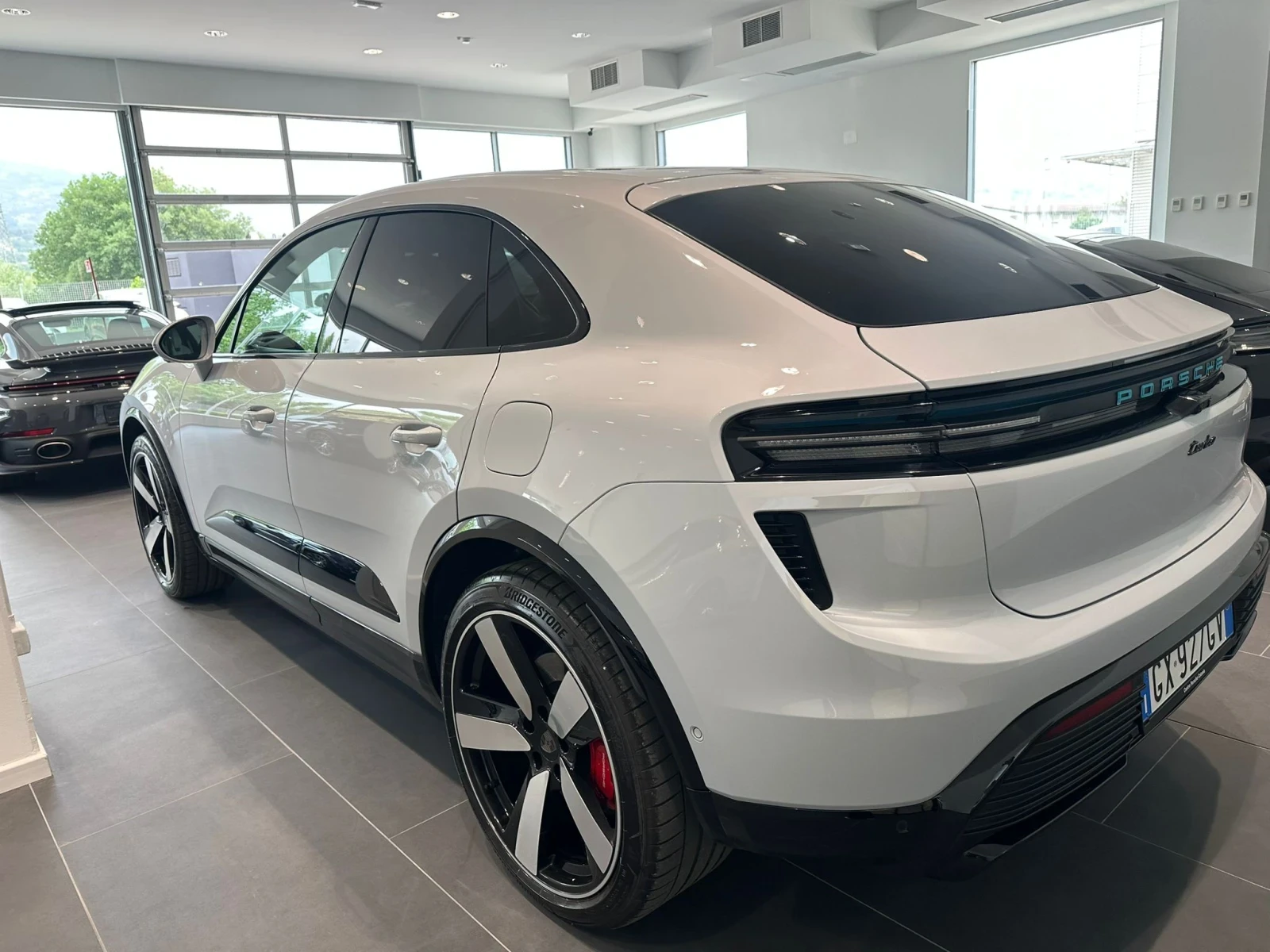 Porsche Macan -e Turbo 95 kWh - AWD, снимка 4 - Автомобили и джипове - 55398631