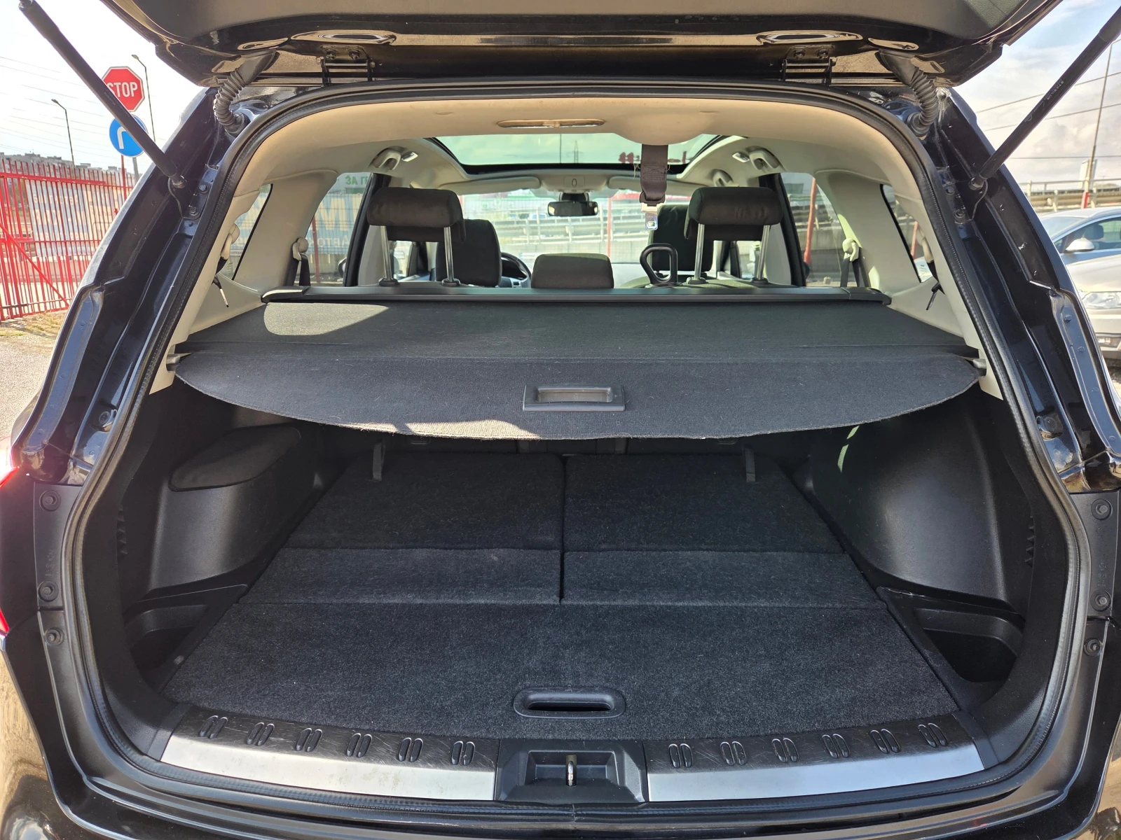 Nissan Qashqai 1.6D/+ 2/360 Камери/Навигация, снимка 15 - Автомобили и джипове - 56531891