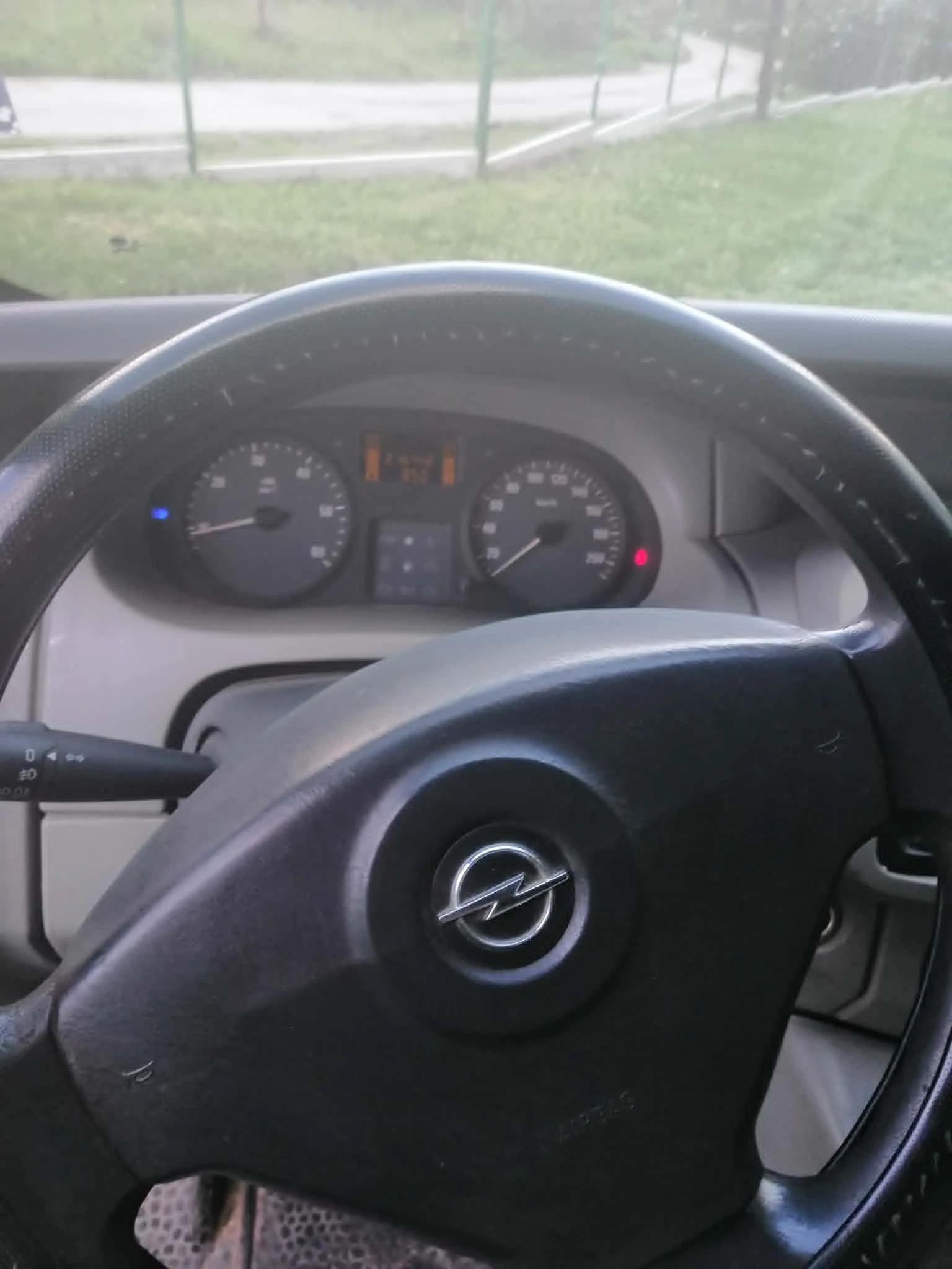 Opel Vivaro, снимка 4 - Бусове и автобуси - 54422583