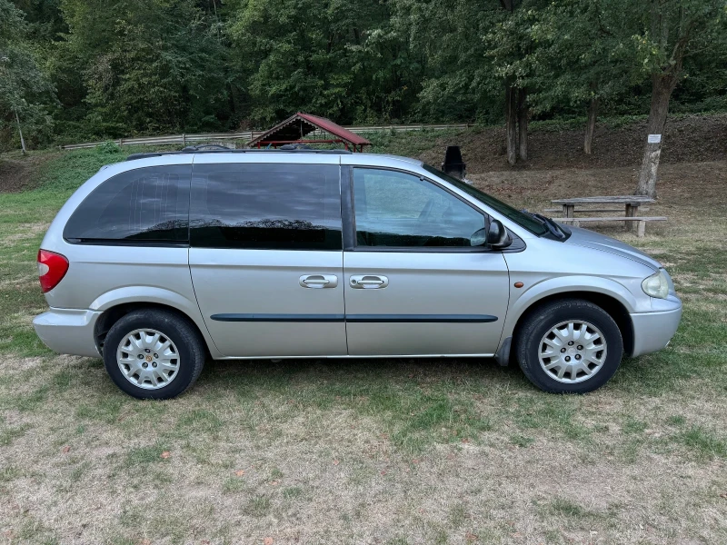 Chrysler Voyager 2.8 CRD, снимка 9 - Автомобили и джипове - 47231608