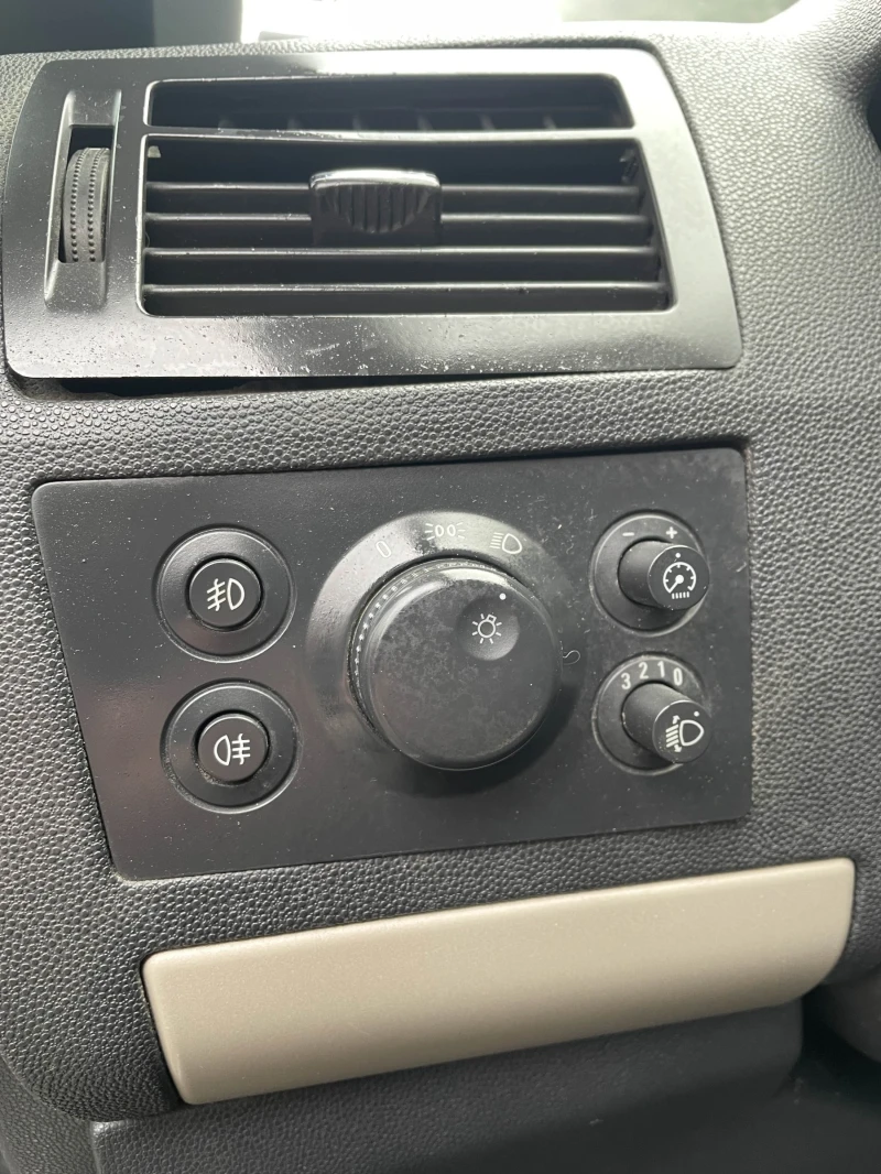 Opel Zafira 1.6, снимка 10 - Автомобили и джипове - 52859137